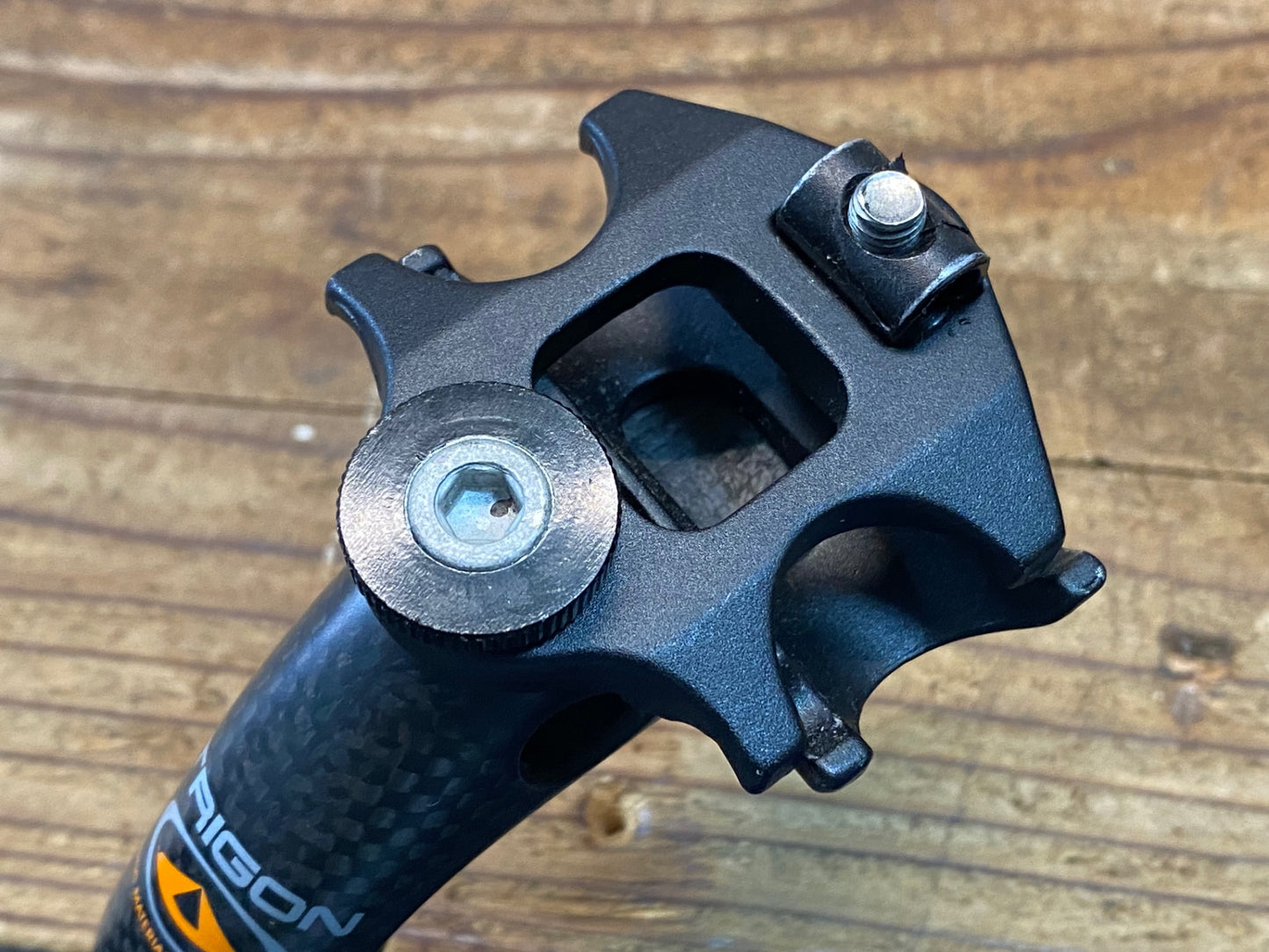 IP195 トライゴン TRIGON EX カーボン シートポスト Φ27.2 300mm