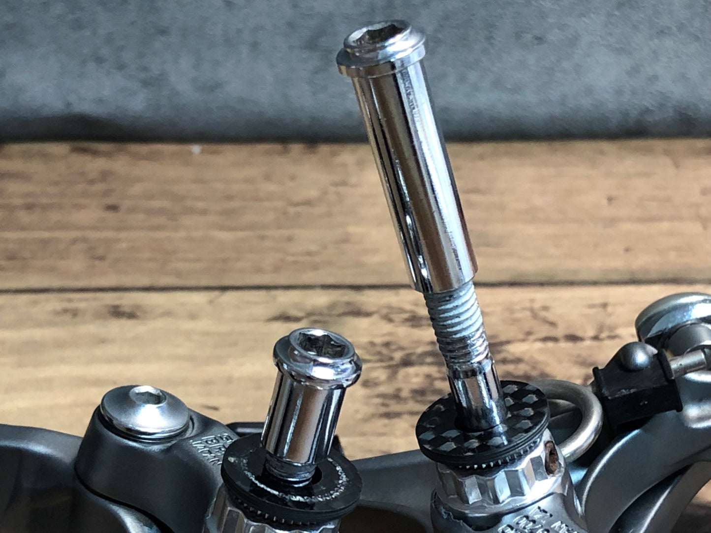 IQ024 シマノ SHIMANO アルテグラ ULTEGRA BR-6700 キャリパーブレーキ 前後セット シルバー