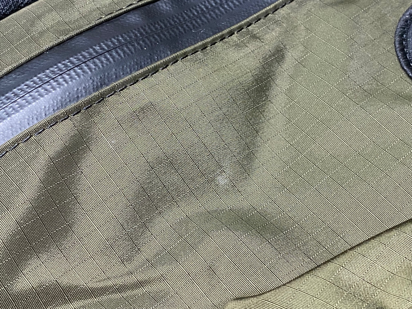 IQ935 フェアウェザー FAIRWEATHER half frame bag フレームバッグ カーキ