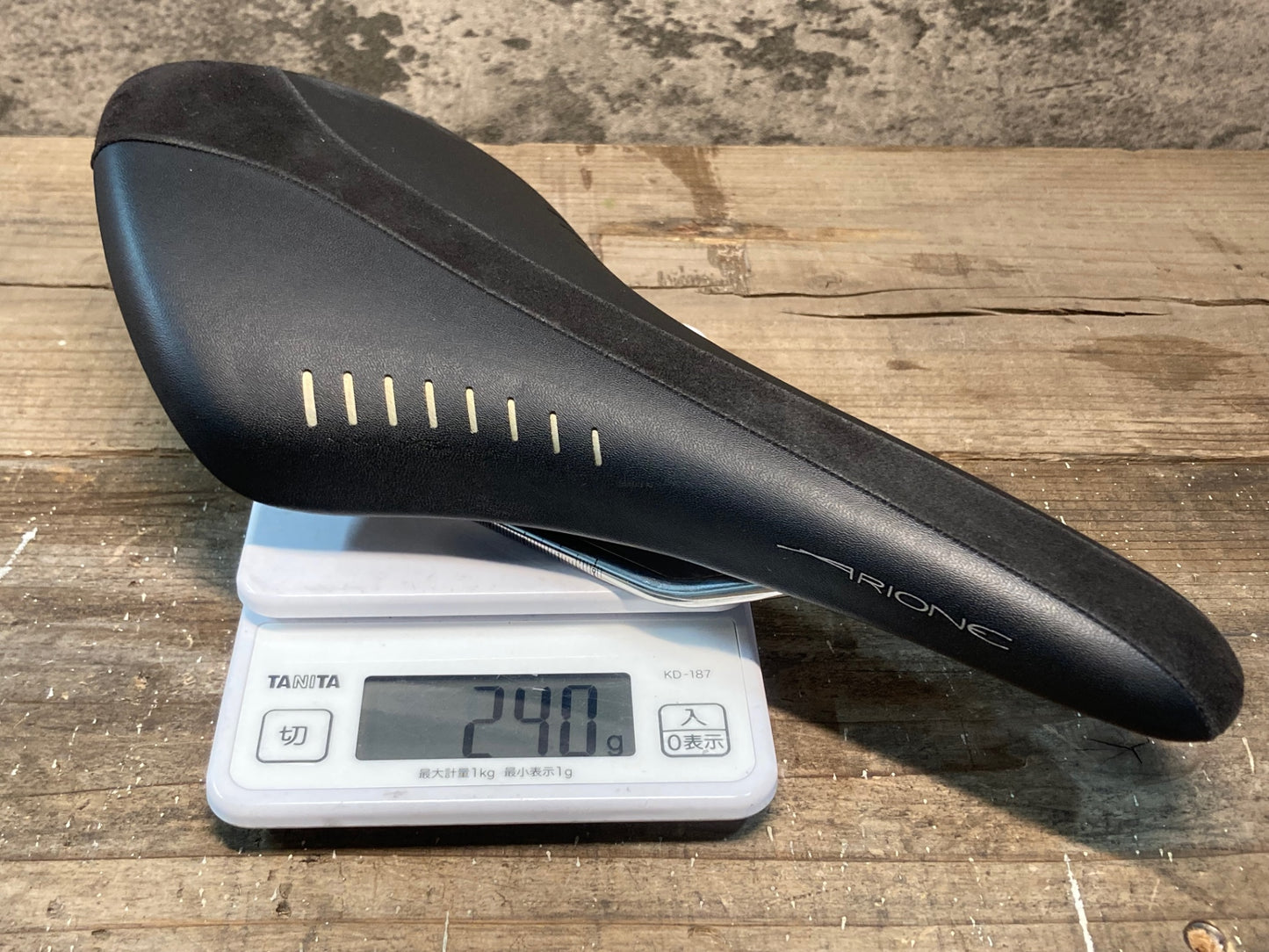 IQ016 フィジーク fizik アリオネ ARIONE サドル 黒 KIUMレール