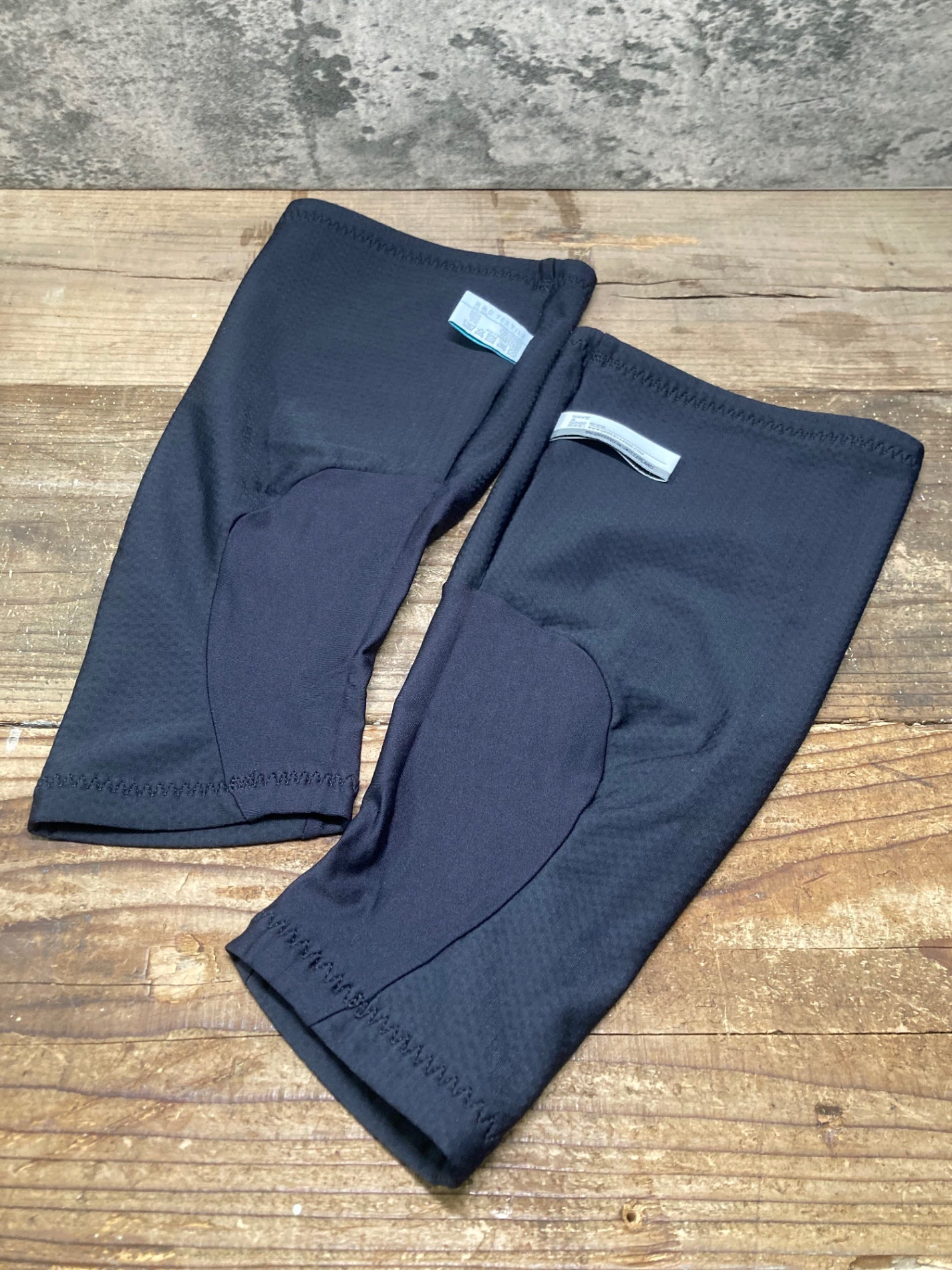 IT224 アソス assos ニーウォーマー 黒 1