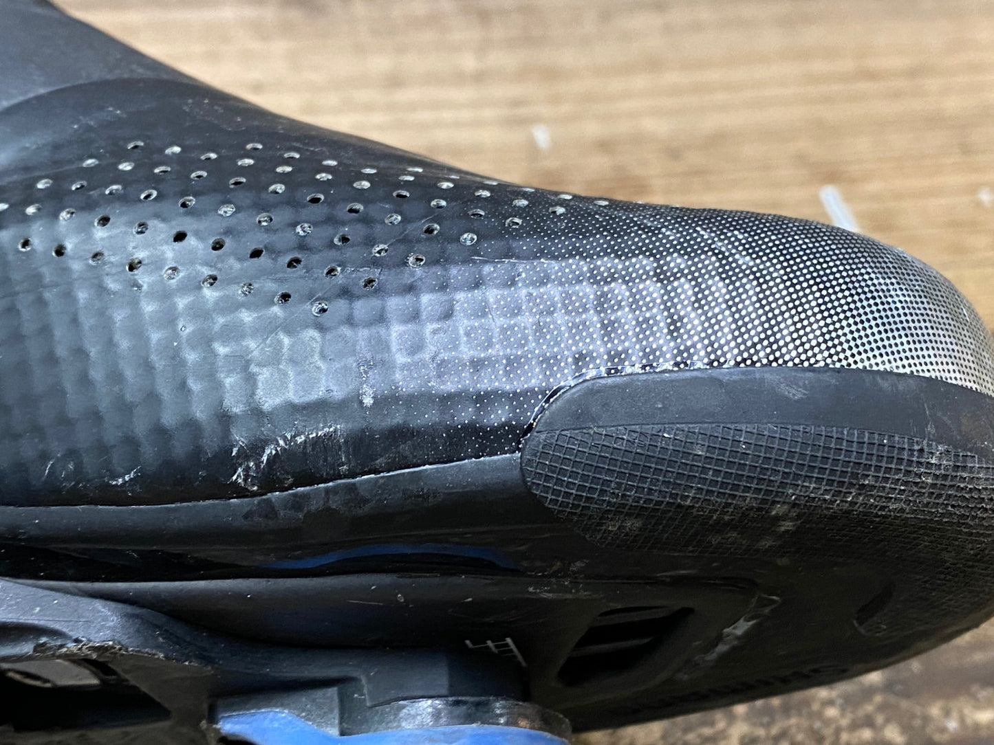 IZ875 シマノ SHIMANO RC7 SH-RC702M ビンディングシューズ EU41 3穴 黒