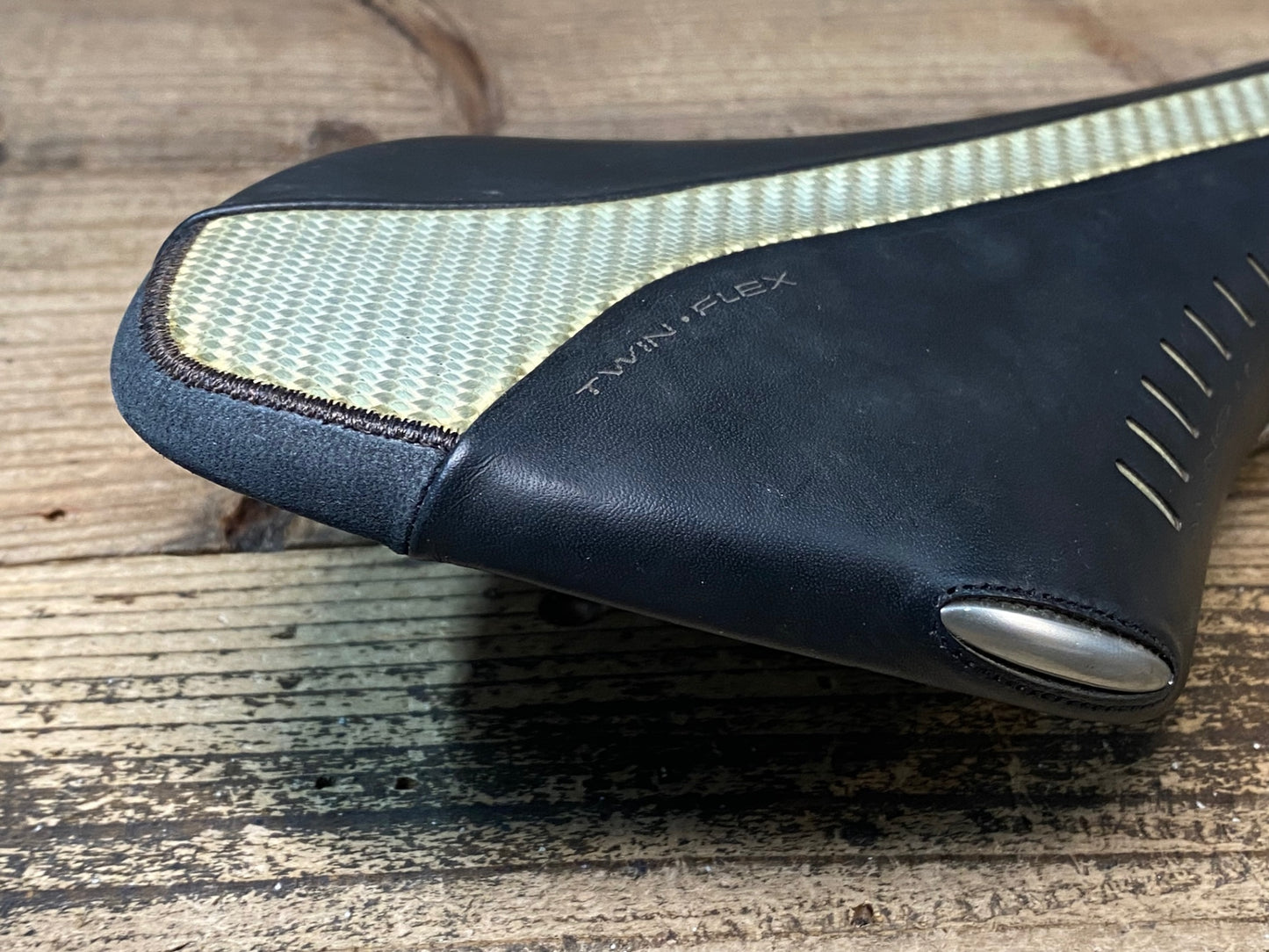 IZ638 フィジーク fizik ARIONE CARBON TWIN FLEX TIレール サドル 実測132mm