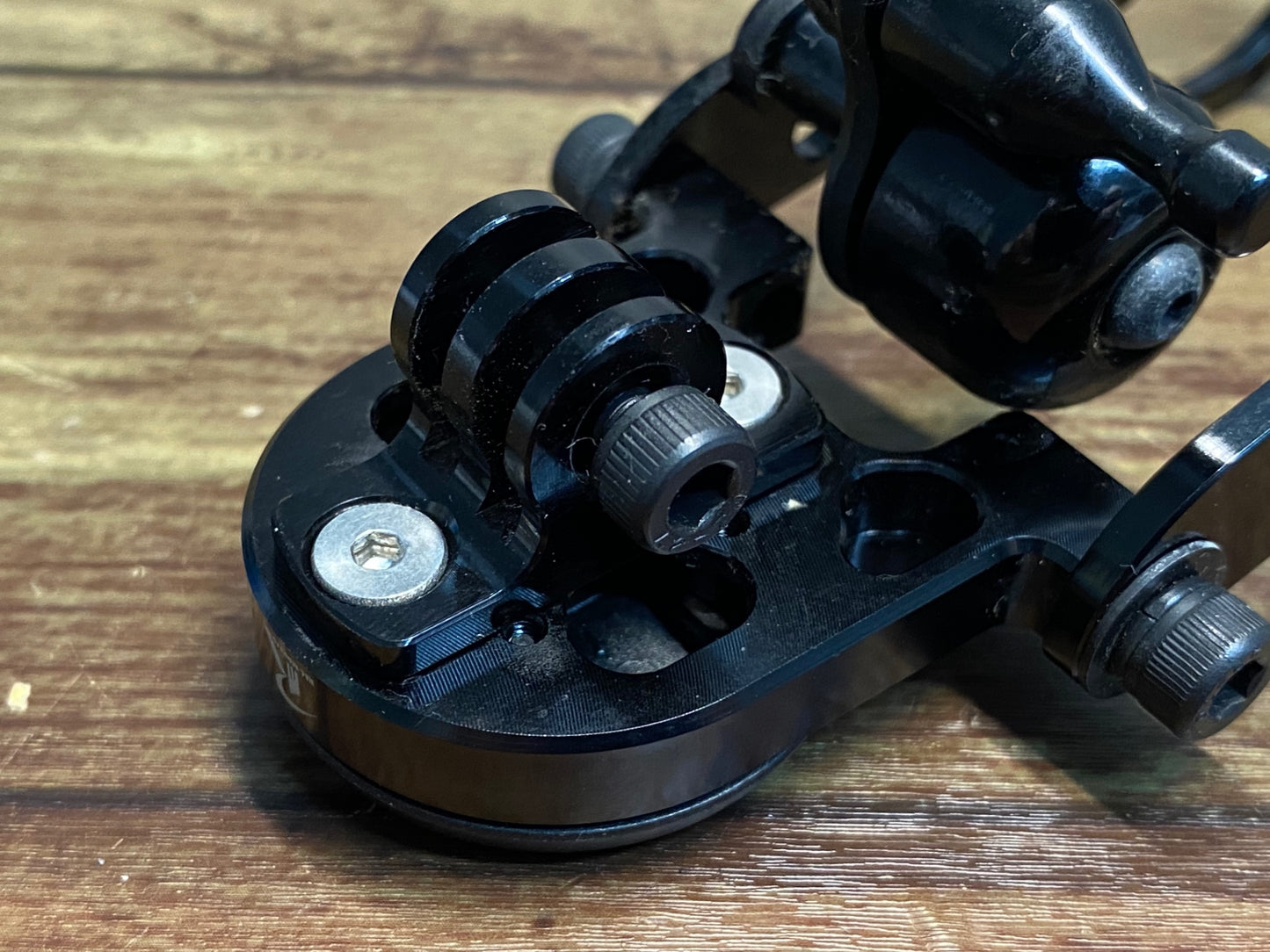 IX975 レックマウント Rec-Mounts 両持ちサイコンマウント Φ31.8 ガーミン GoProマウント ベル付き