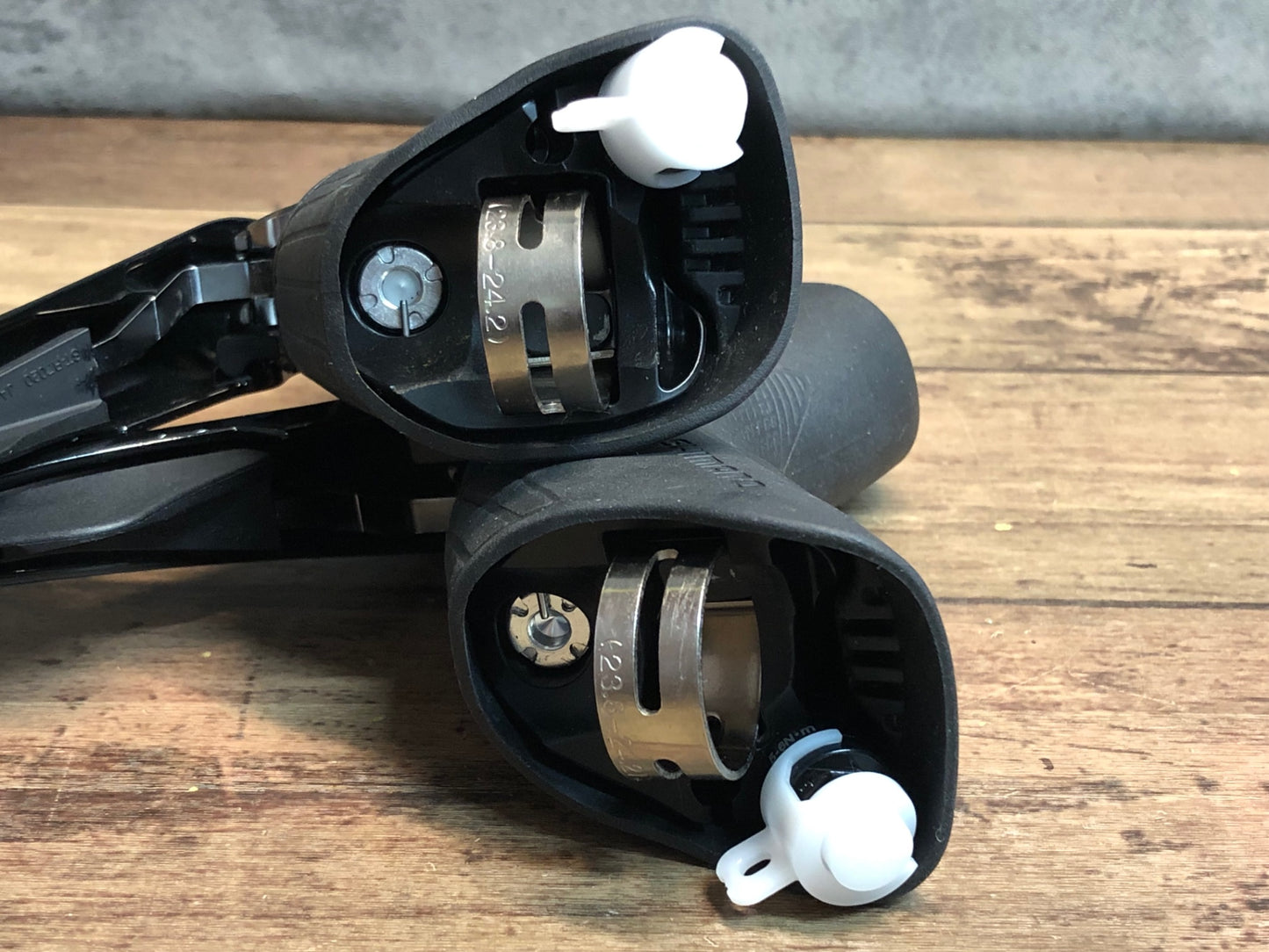 IQ023 シマノ Shimano 105 ST-R7020 STIレバー BR-R7070 ディスクブレーキキャリパー 前後セット 2x11s
