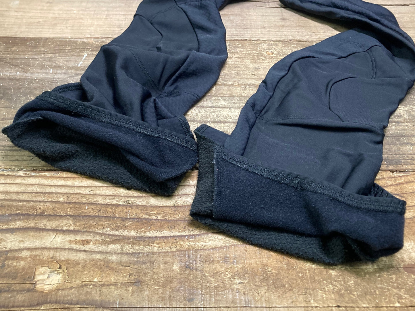 IT222 アソス assos レッグウォーマー 黒 0
