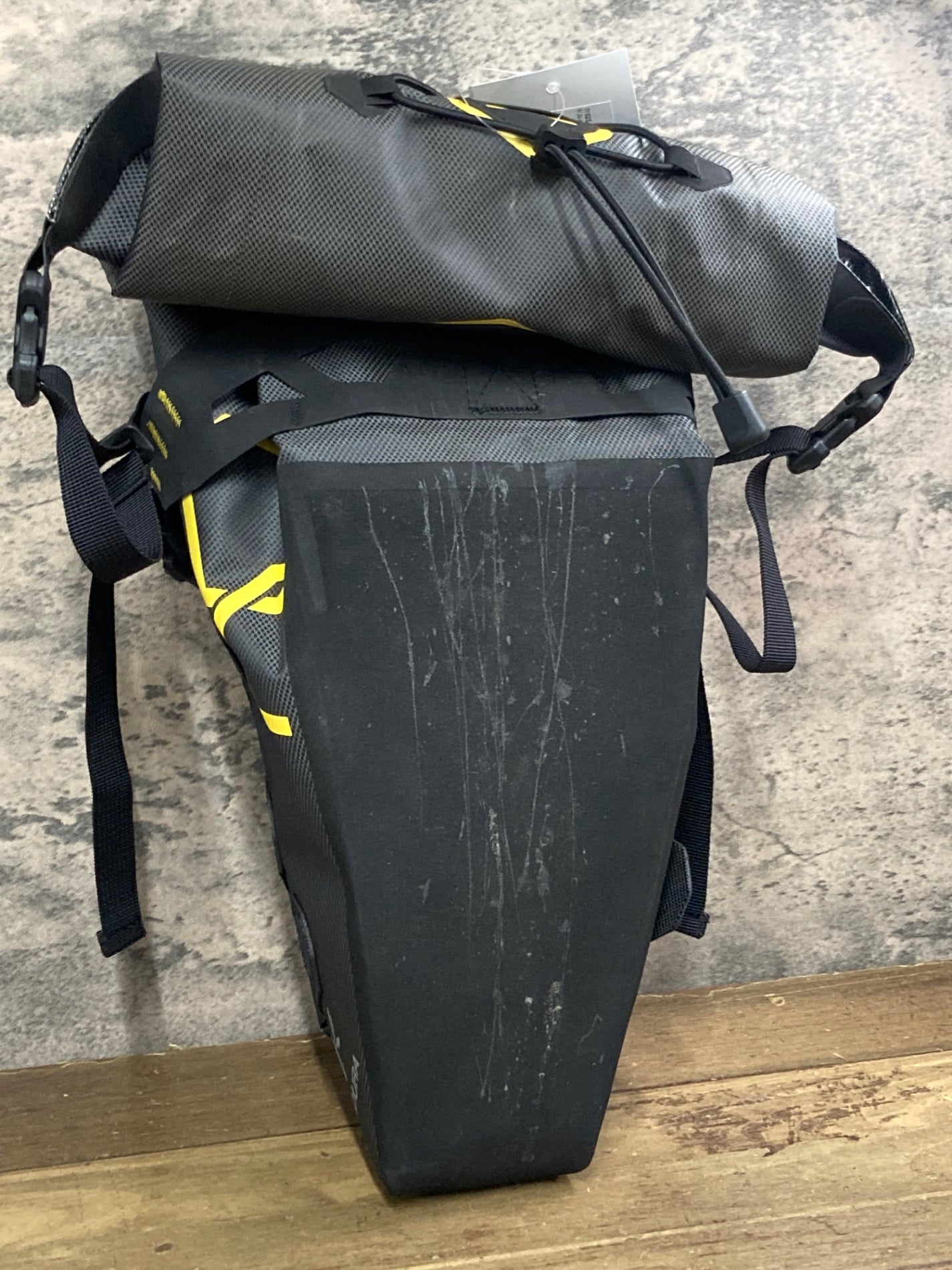 IY825 アピデュラ APIDURA エクスペディションサドルバッグ グレー 17L