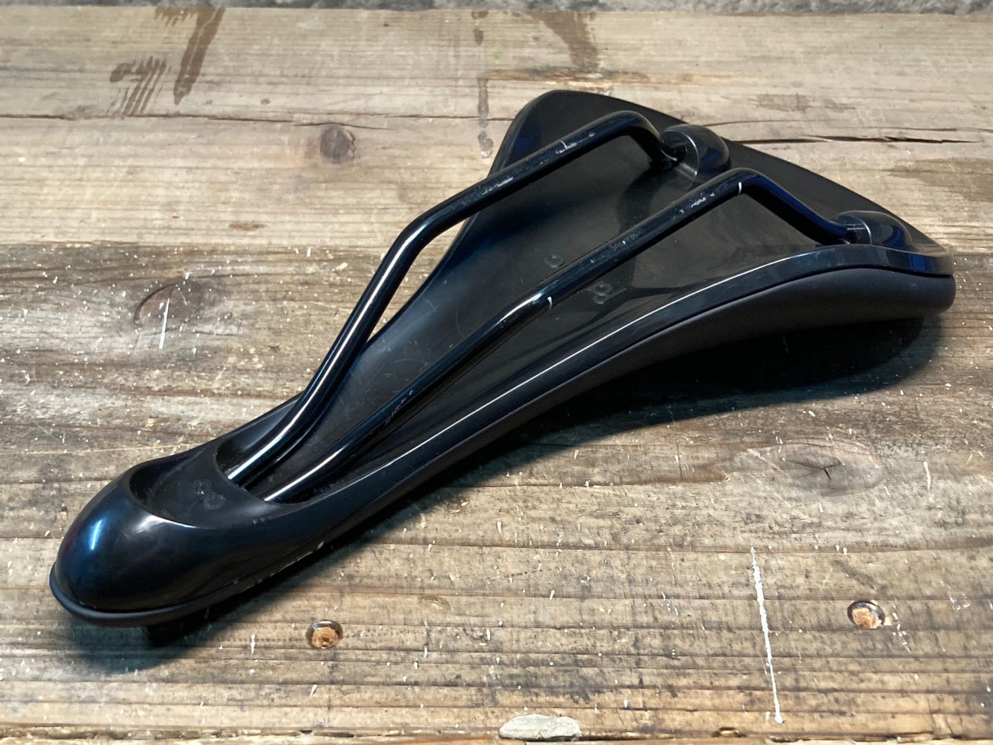 IP691 ファブリック fabric Scoop Sport Radius サドル 黒 スチールレール