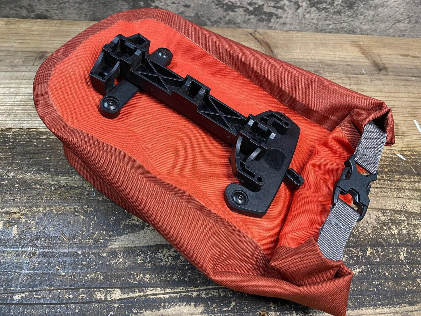 JC148 オルトリーブ ORTLIEB OR-F6400 フォークバッグ 赤 ※金属ストラップ欠品
