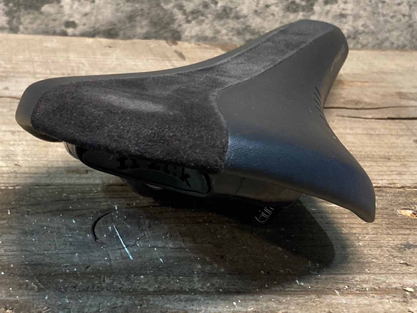 IQ017 フィジーク fizik アリオネ ARIONE サドル 黒 KIUMレール