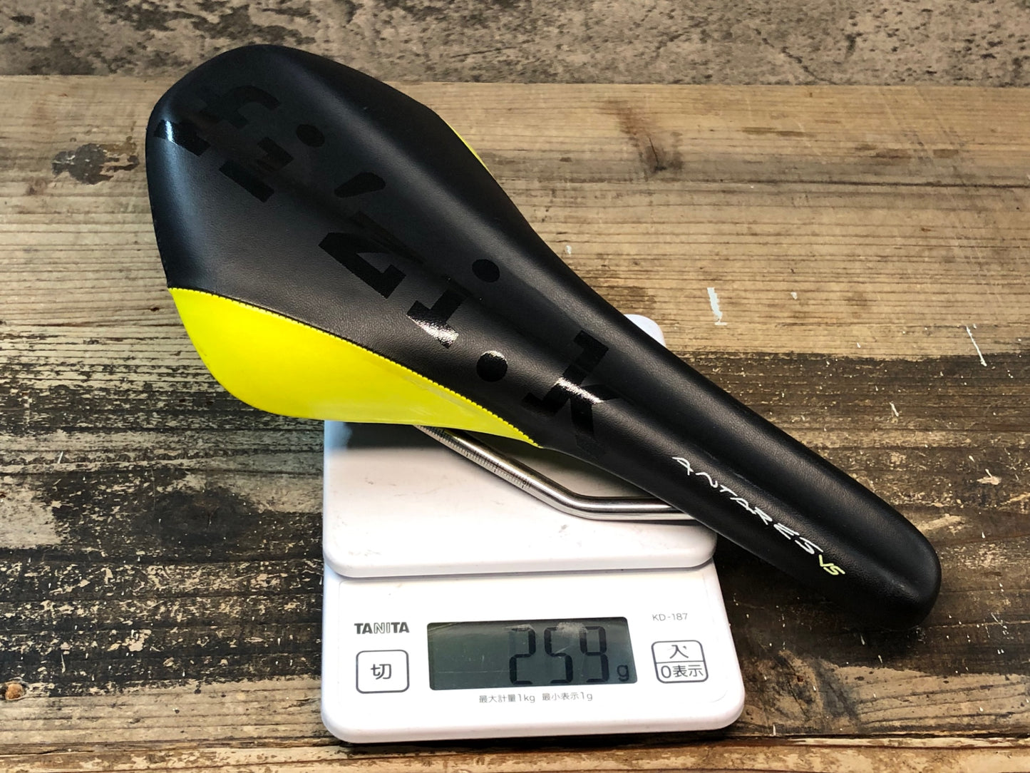 IL200 フィジーク fizik ANTARES VS サドル 黒黄 kium レール