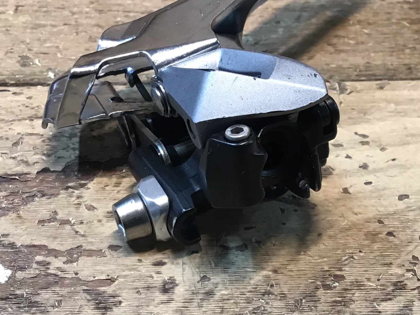 IK379 シマノ SHIMANO 105 FD-R7000 2x11s フロントディレイラー 直付 シルバー