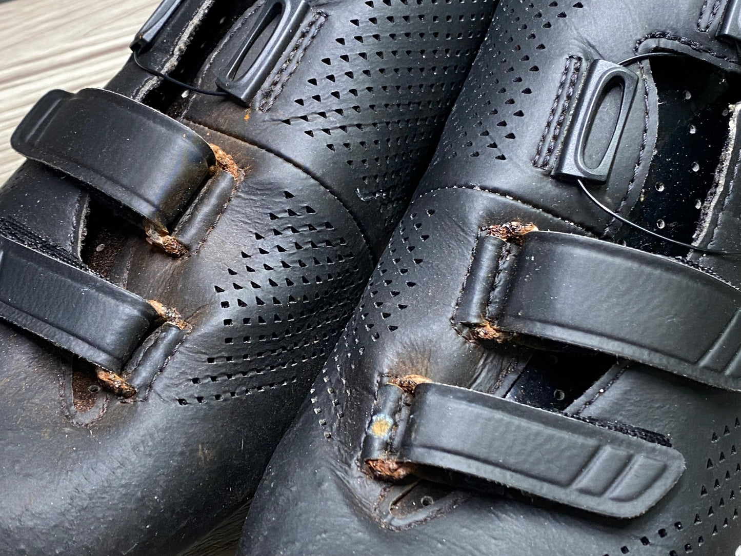 JD481 フィジーク fizik R4 ROAD SHOES ビンディングシューズ 3穴 BOA 黒 EU44 ※錆、ソール欠品