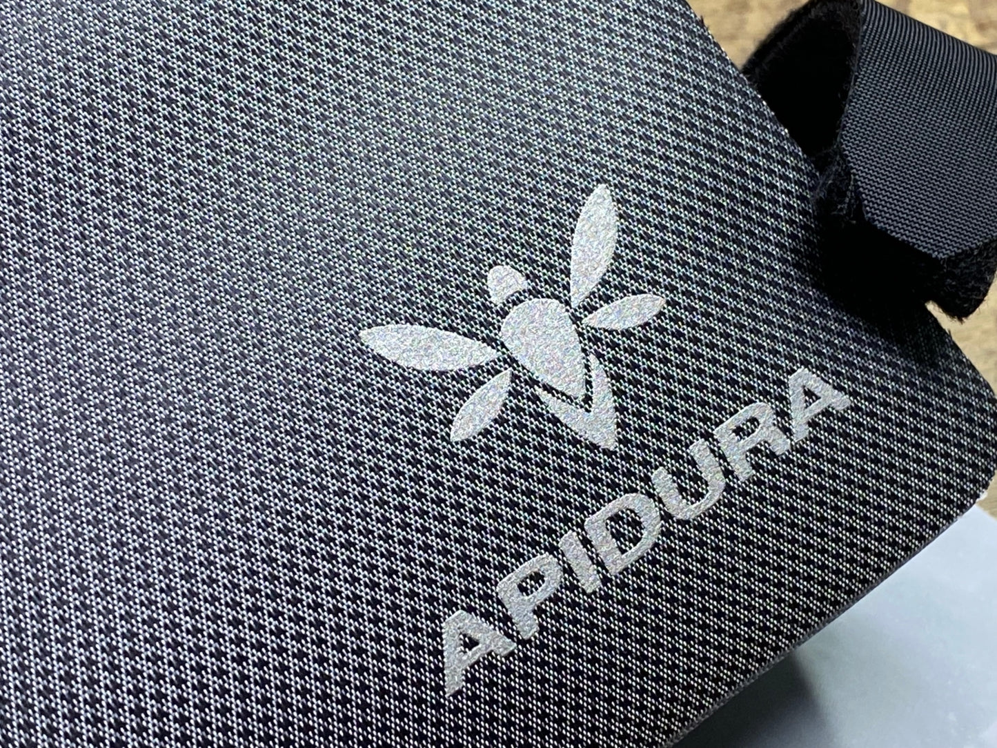 IT874 アピデュラ APIDURA EXPEDITION ボルトオン トップチューブバッグ