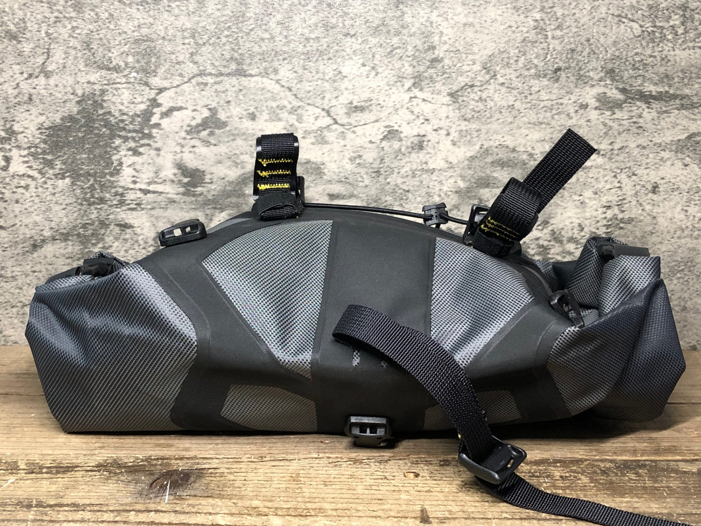 JC234 アピデュラ APIDURA EXPEDITION HANDLEBAR PACK ハンドルバッグ