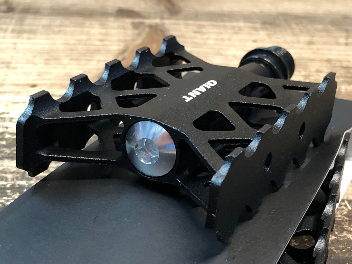 IW037 ジャイアント GIANT ULTRA LIGHT PEDAL フラットペダル
