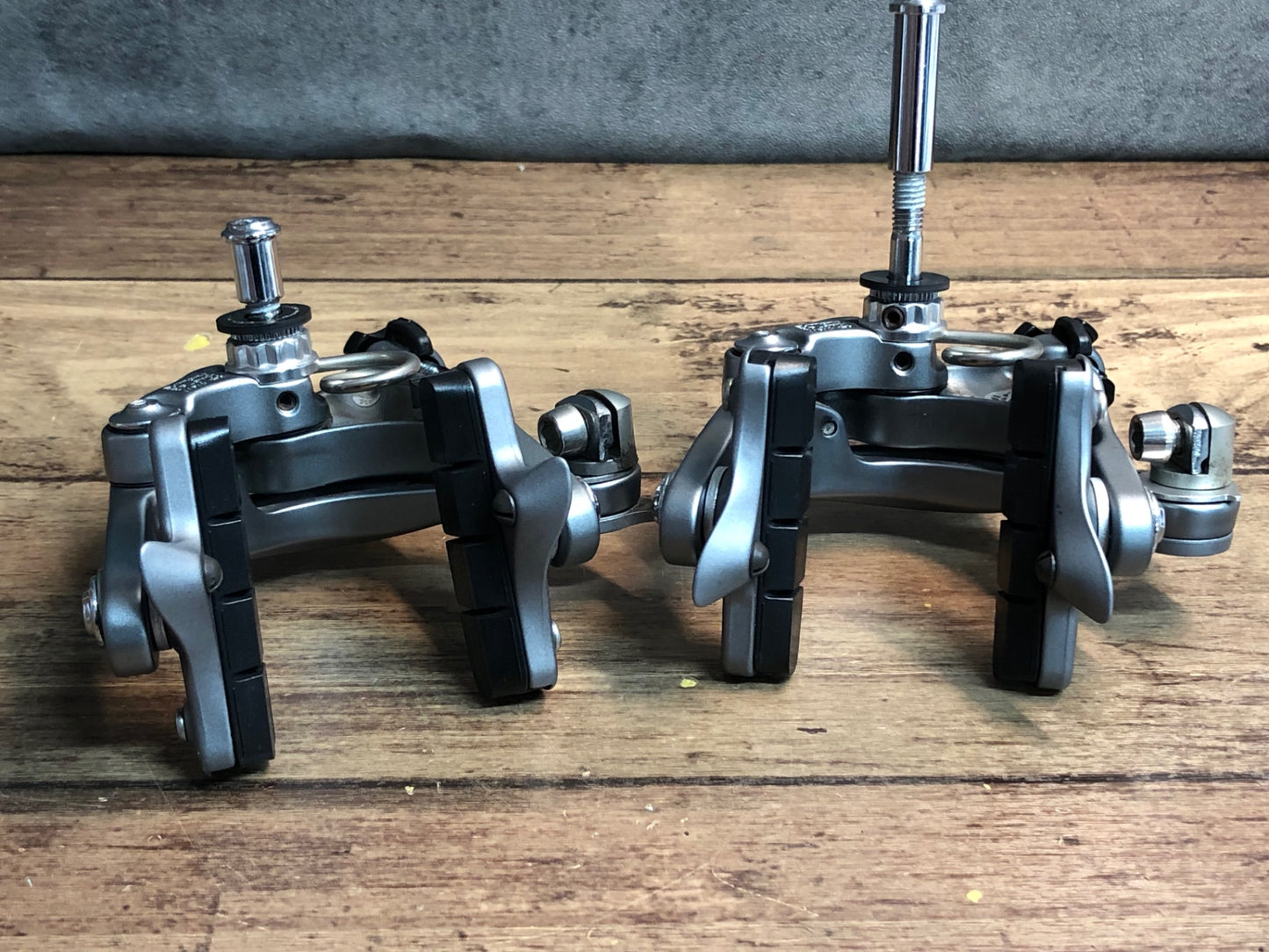 IQ024 シマノ SHIMANO アルテグラ ULTEGRA BR-6700 キャリパーブレーキ 前後セット シルバー