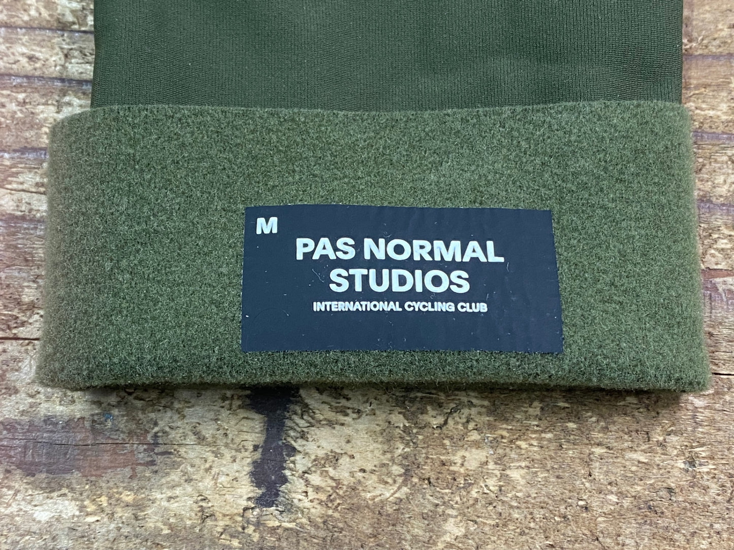 IO992 パスノーマルスタジオ PAS NORMAL STUDIOS アームウォーマー オリーブ M 裏起毛