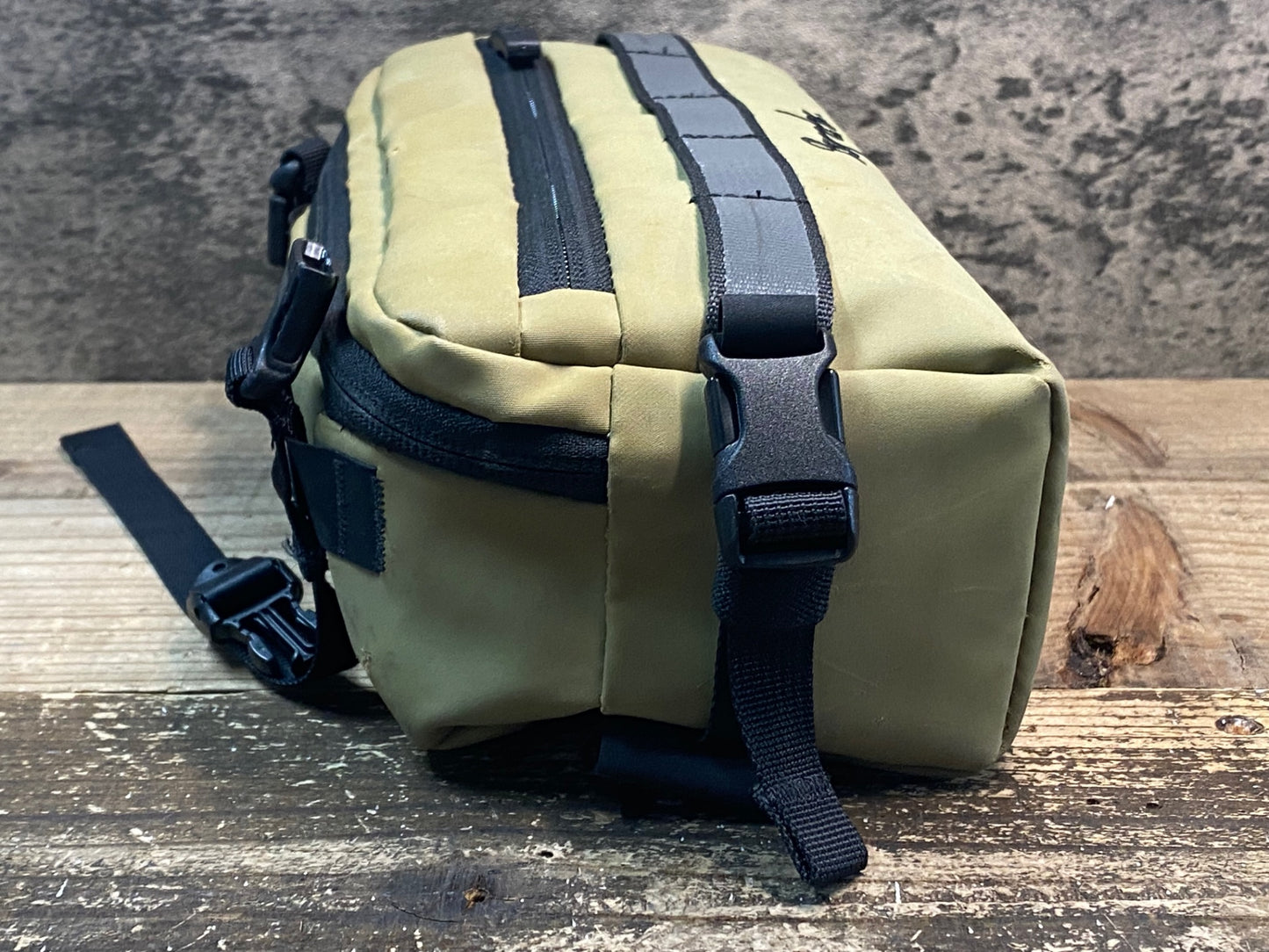 IZ166 ラファ Rapha Bar Bag ハンドルバーバッグ カーキ