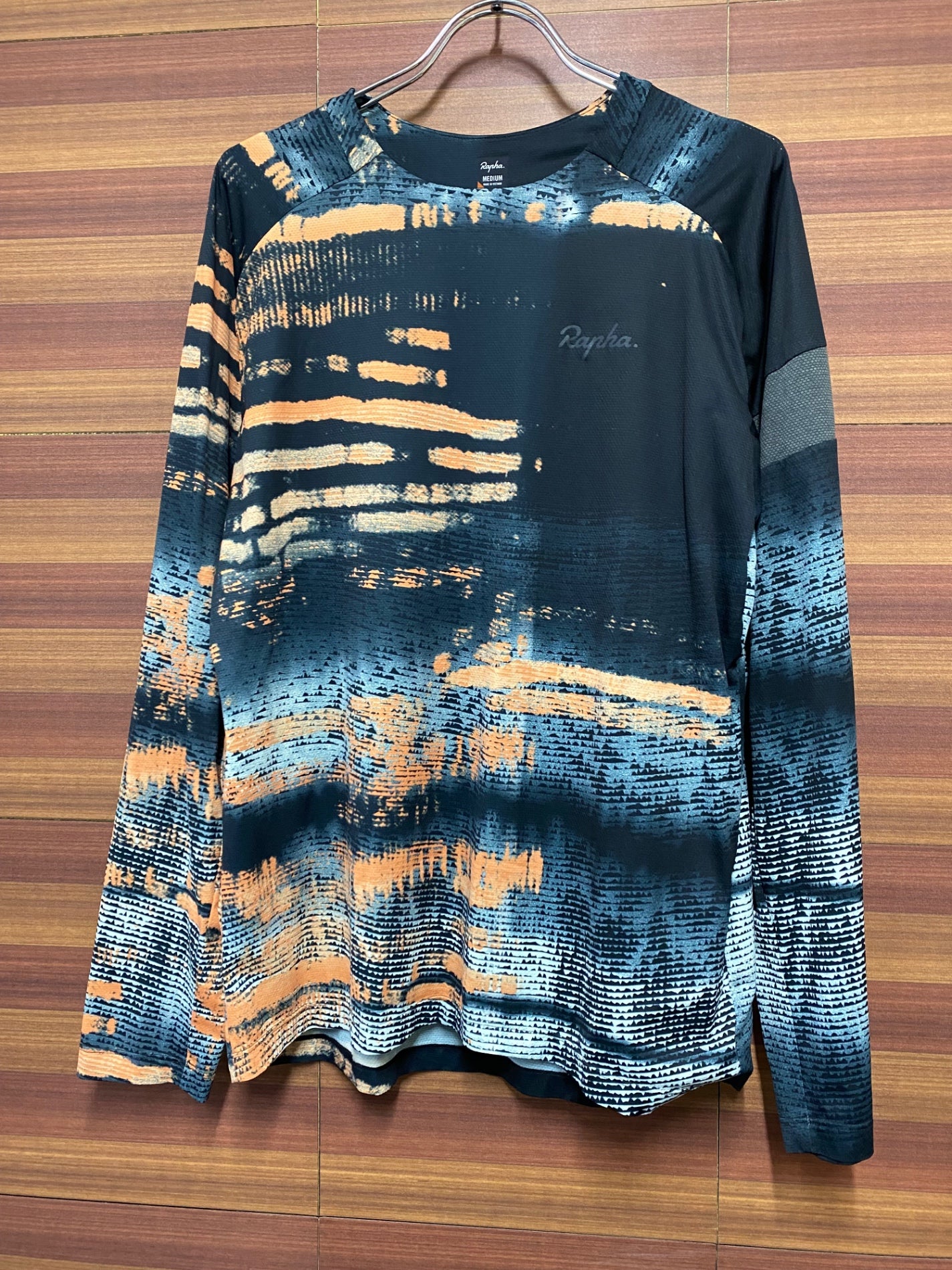 II480 ラファ Rapha TRAIL LONG SLEEVE TECHNICAL T-SHIRT PRINT PACK シャツ オレンジ 黒  総柄 M