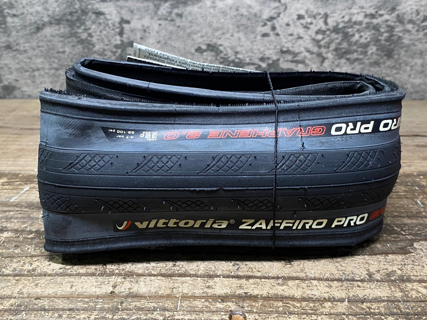 IW082 ヴィットリア vittoria ZAFFIRO PRO GRAPHENE 2.0 700x32C タイヤ