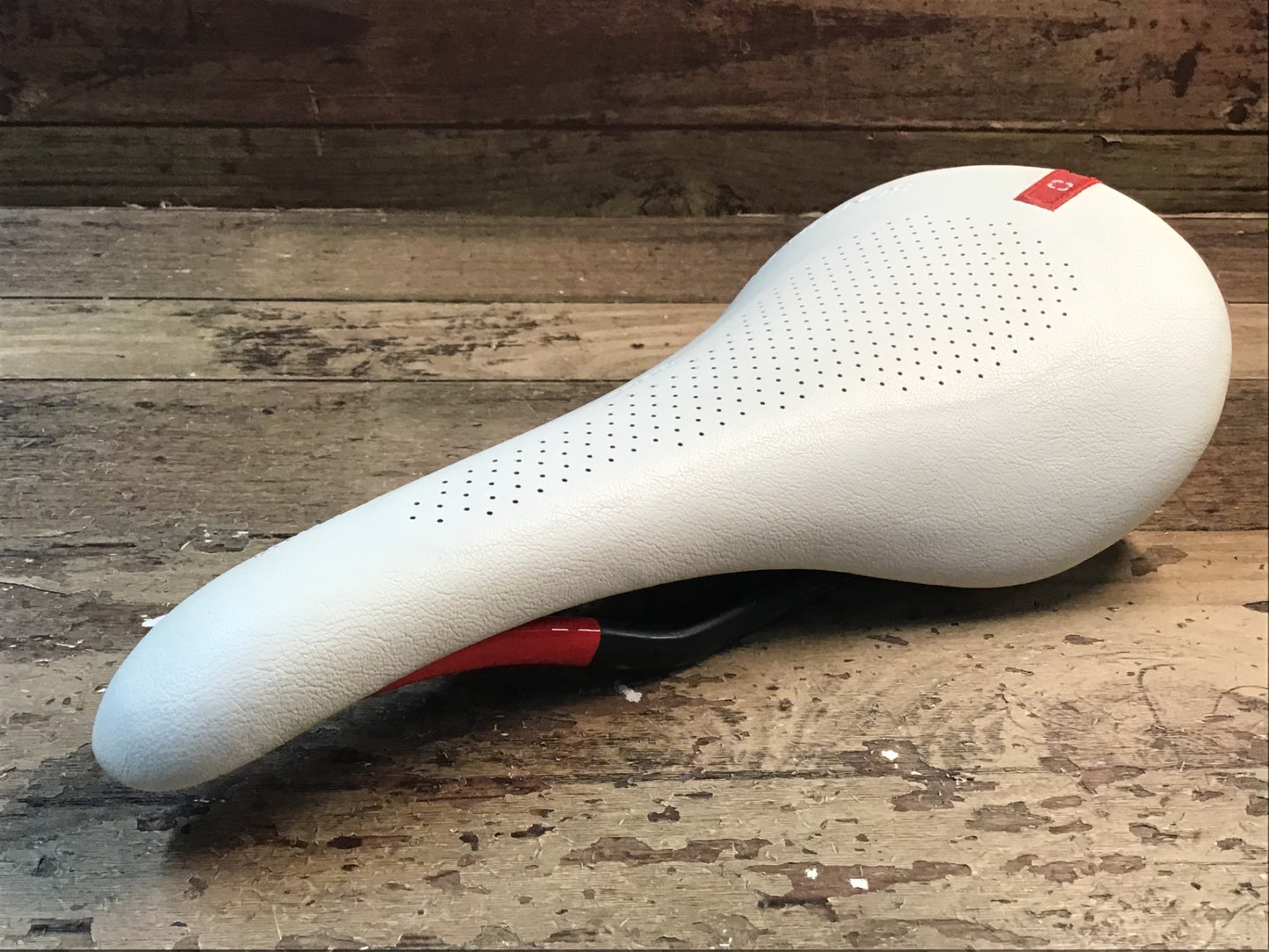 IK541 ボントレガー BONTRAGER セラーノ SERANO RXL サドル カーボンレール 138mm 白