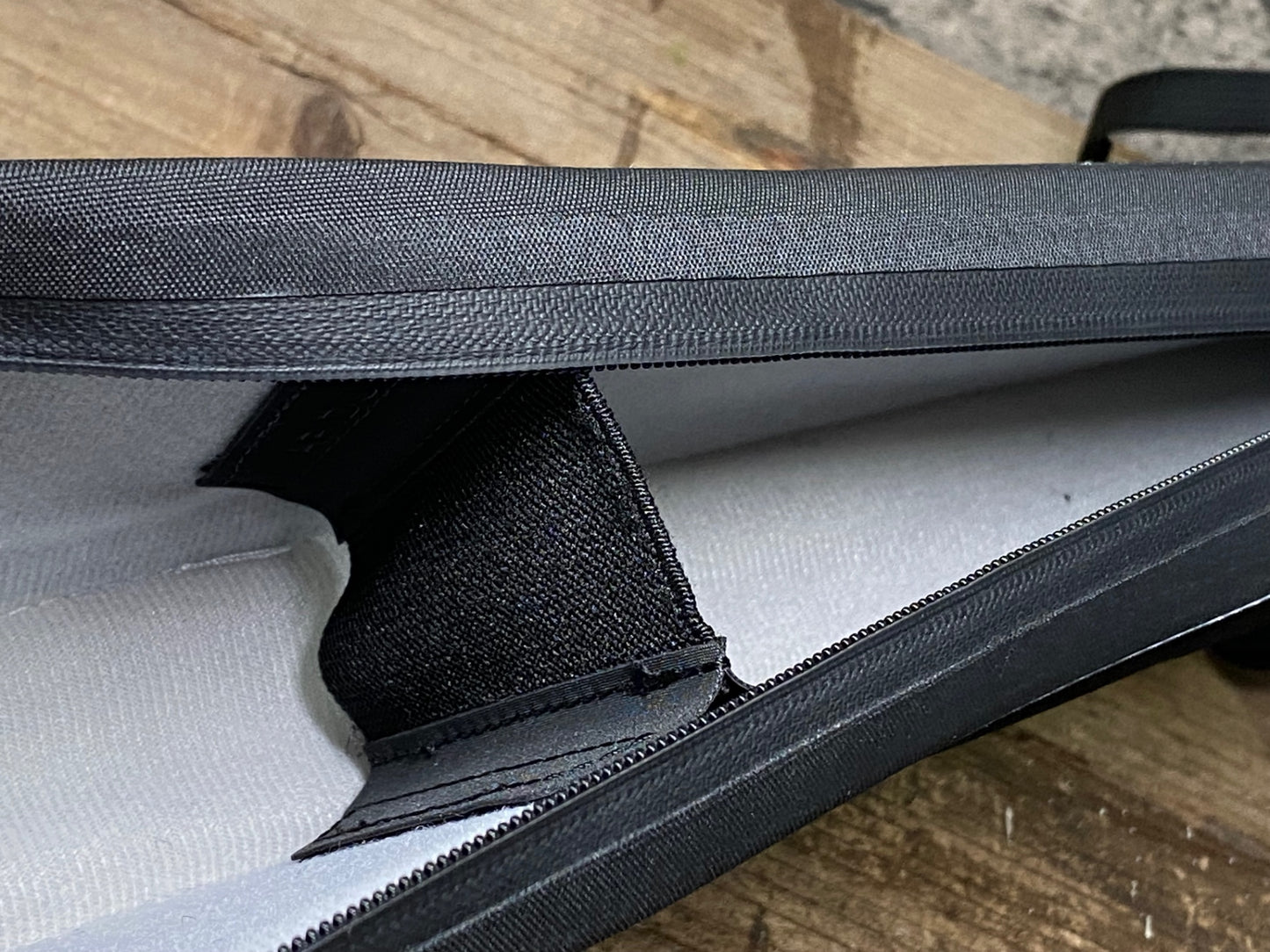 IV314 アピデュラ APIDURA RACING LONG TOPTUBE BAG ロングトップチューブバッグ