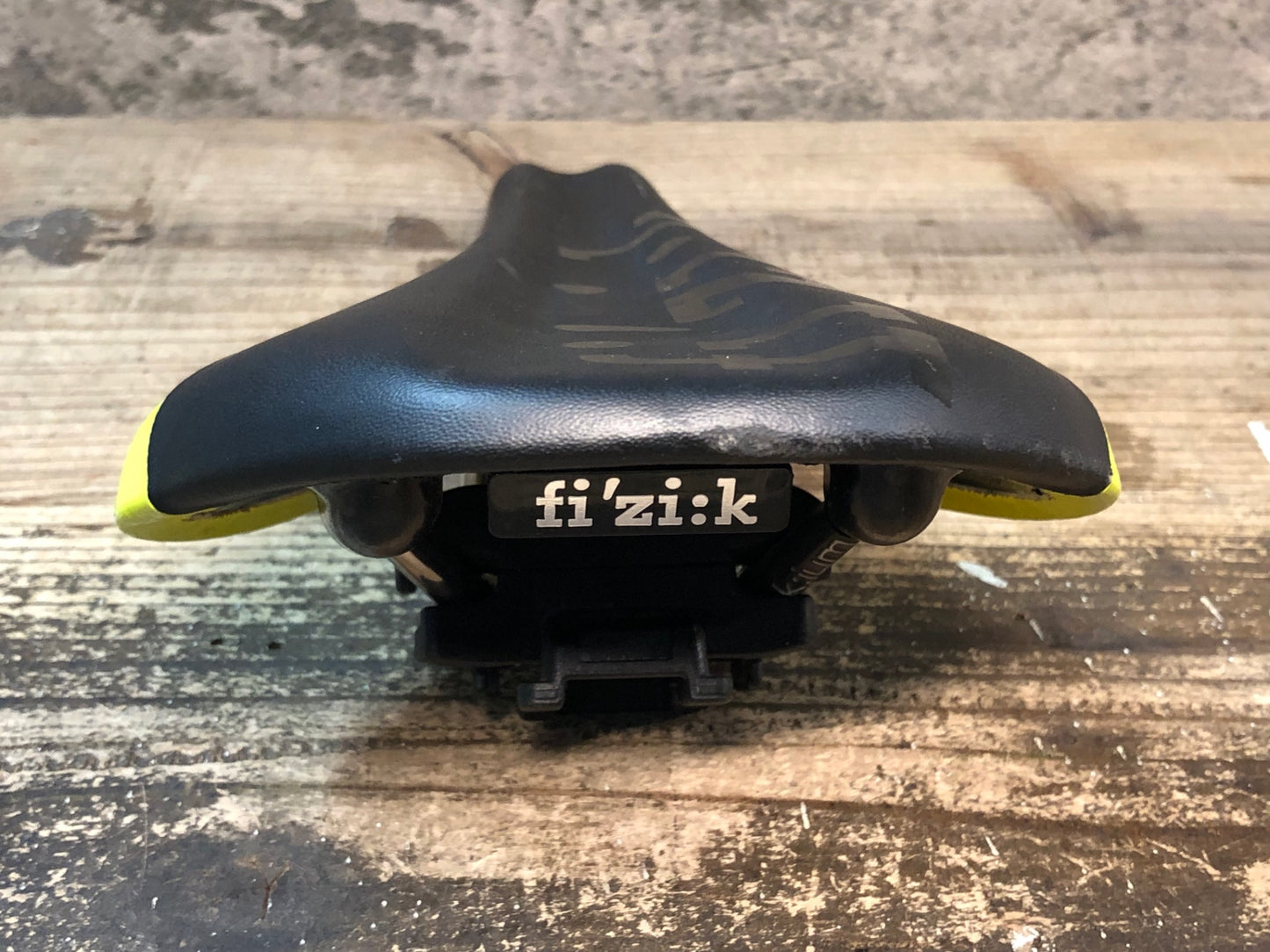 IL200 フィジーク fizik ANTARES VS サドル 黒黄 kium レール