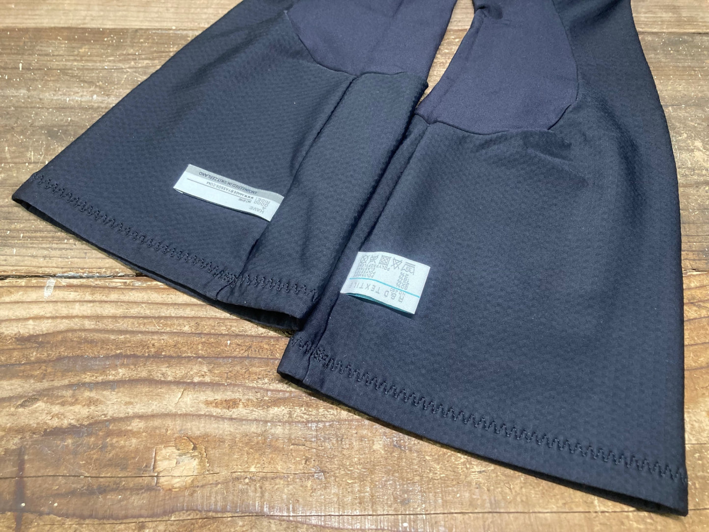 IT224 アソス assos ニーウォーマー 黒 1