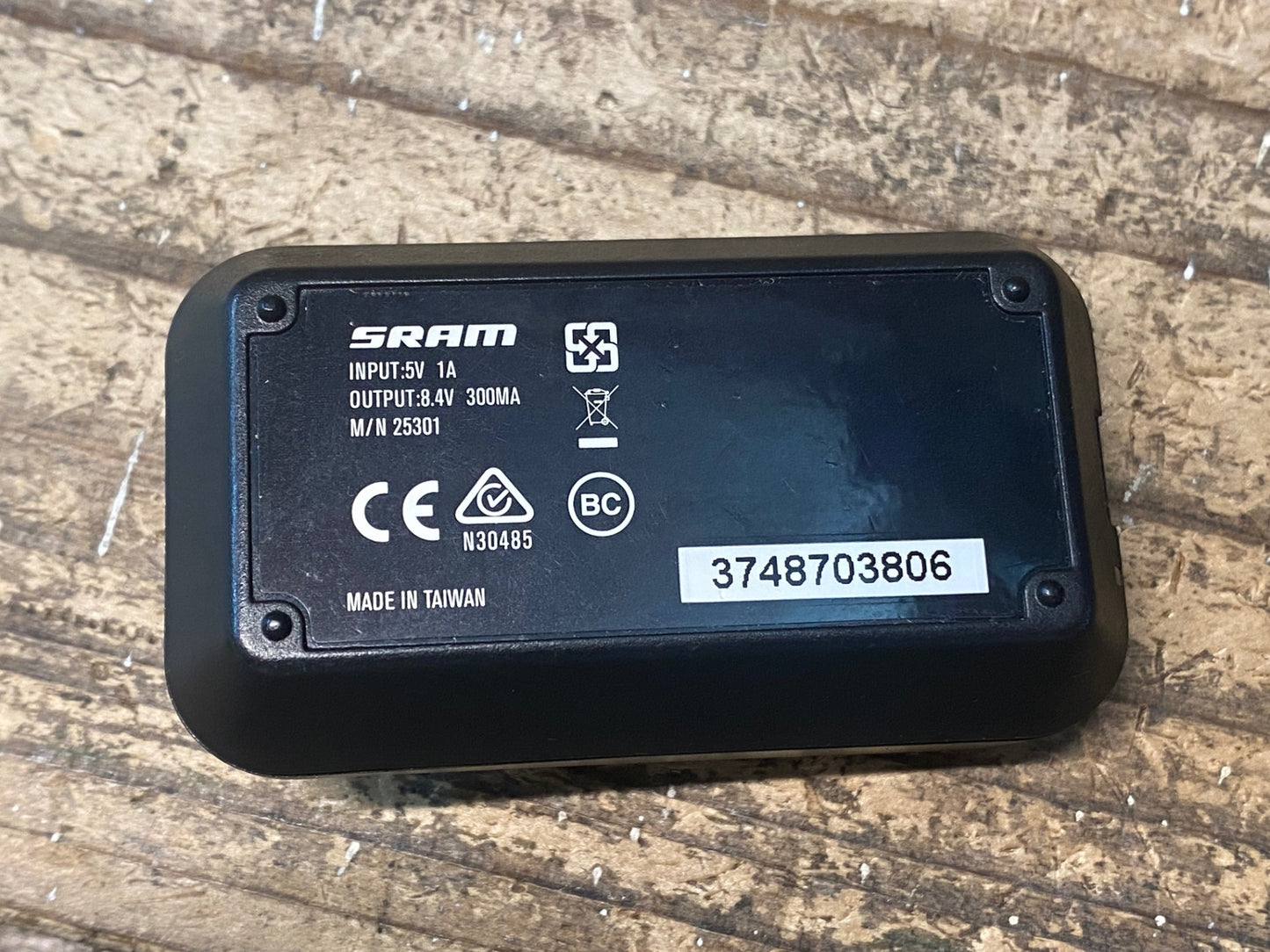 IY650 スラム SRAM E-Tap バッテリーチャージャー 充電器