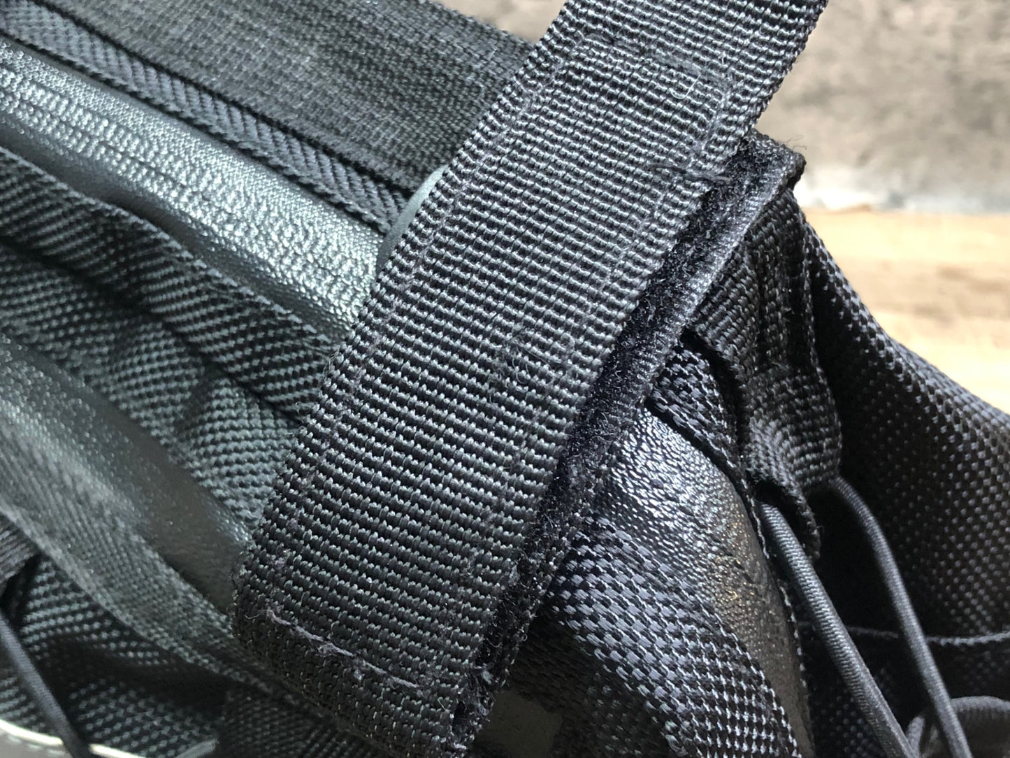 IR574 アタッカー ATTAQUER ハンドルバーバッグ 黒