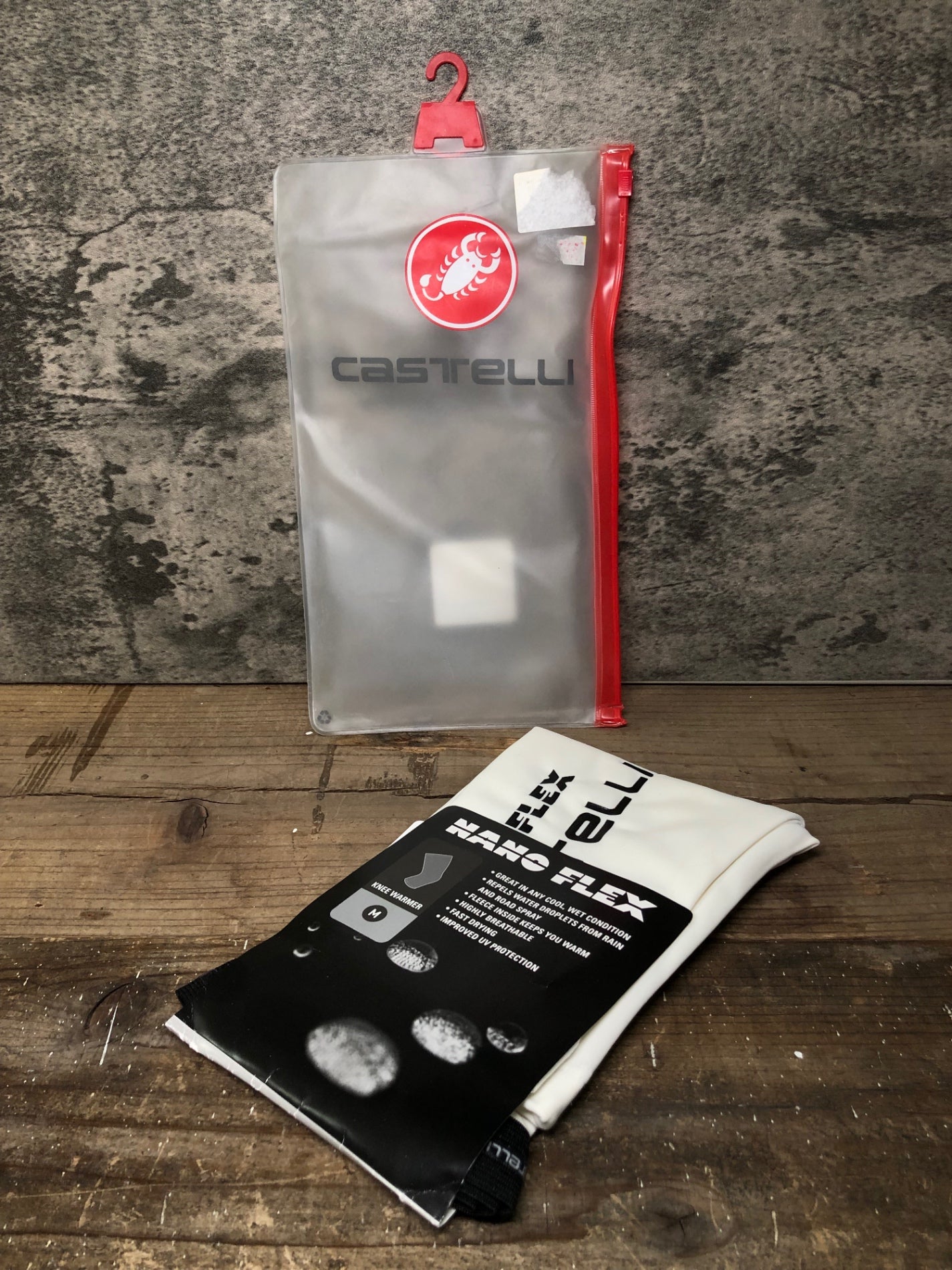 IN106 未使用 カステリ CASTELLI ナノフレックス ニーウォーマー M 白