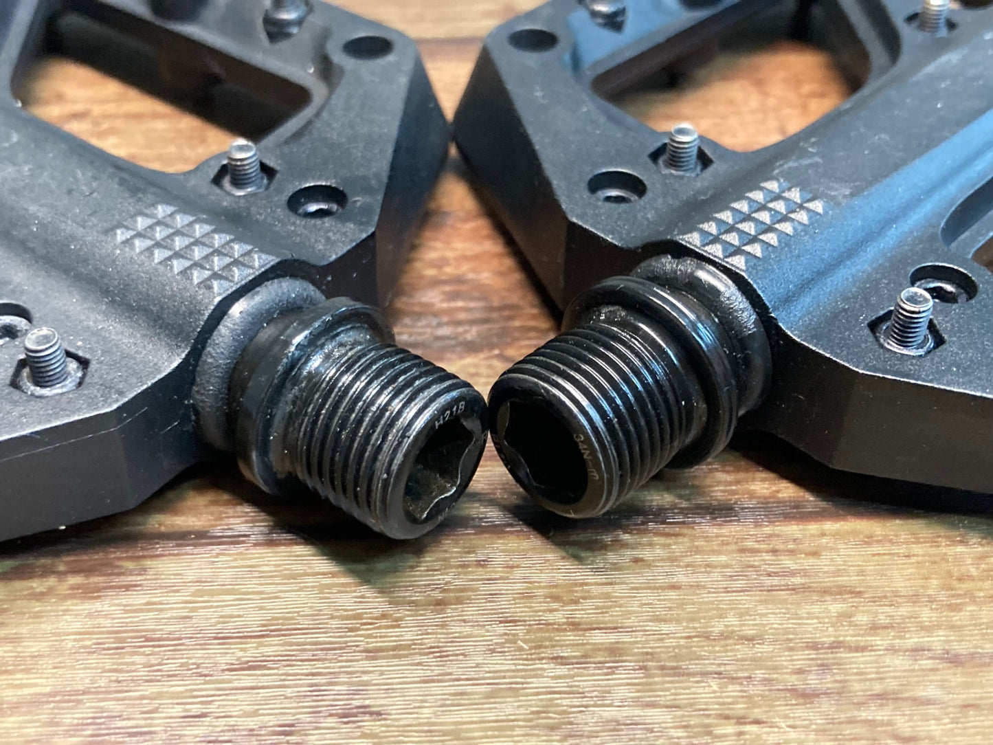 IX753 クランクブラザーズ CRANK BROTHERS STAMP1 フラットペダル 黒