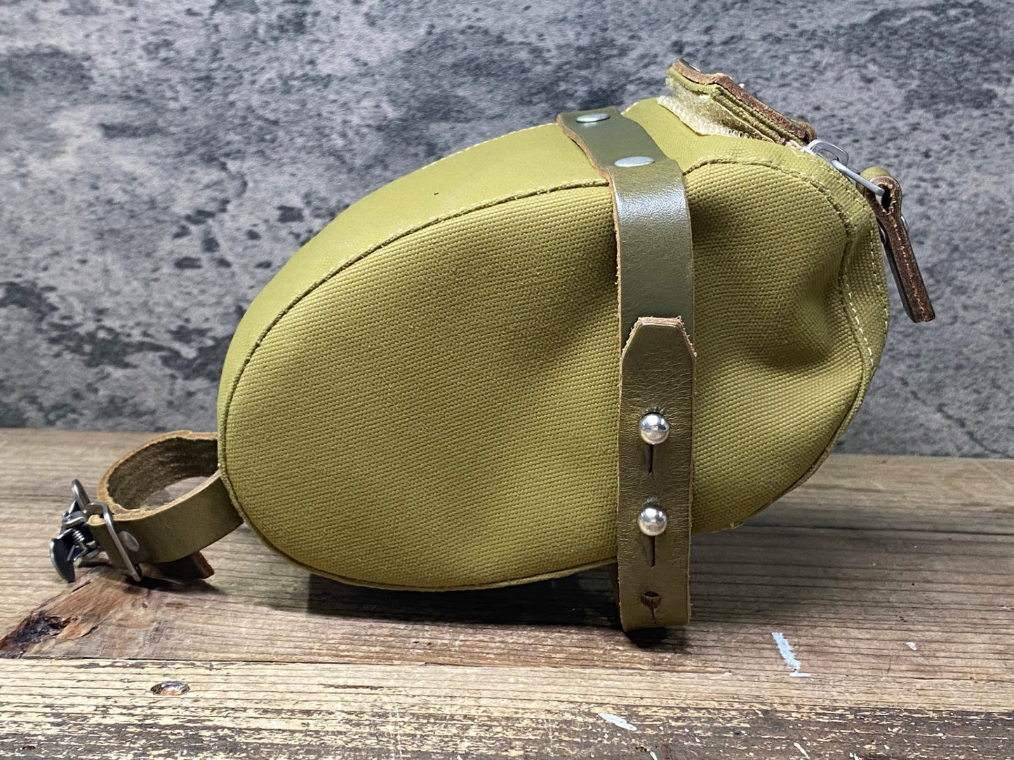 JC532 ブルックス BROOKS ISLE OF WIGHT SADDLE BAG サドルバッグ OLIVE Sサイズ 0.8L