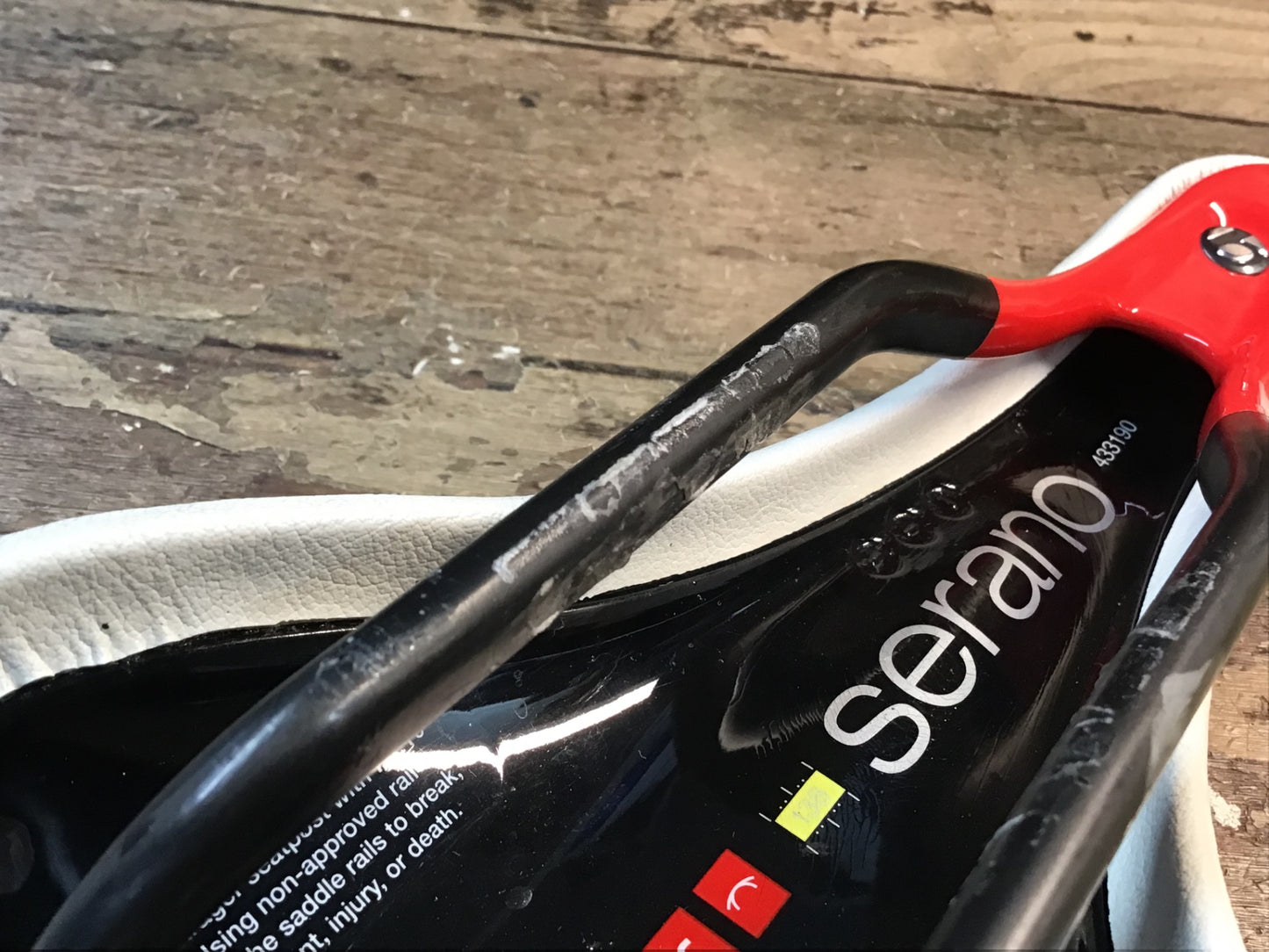 IK541 ボントレガー BONTRAGER セラーノ SERANO RXL サドル カーボンレール 138mm 白