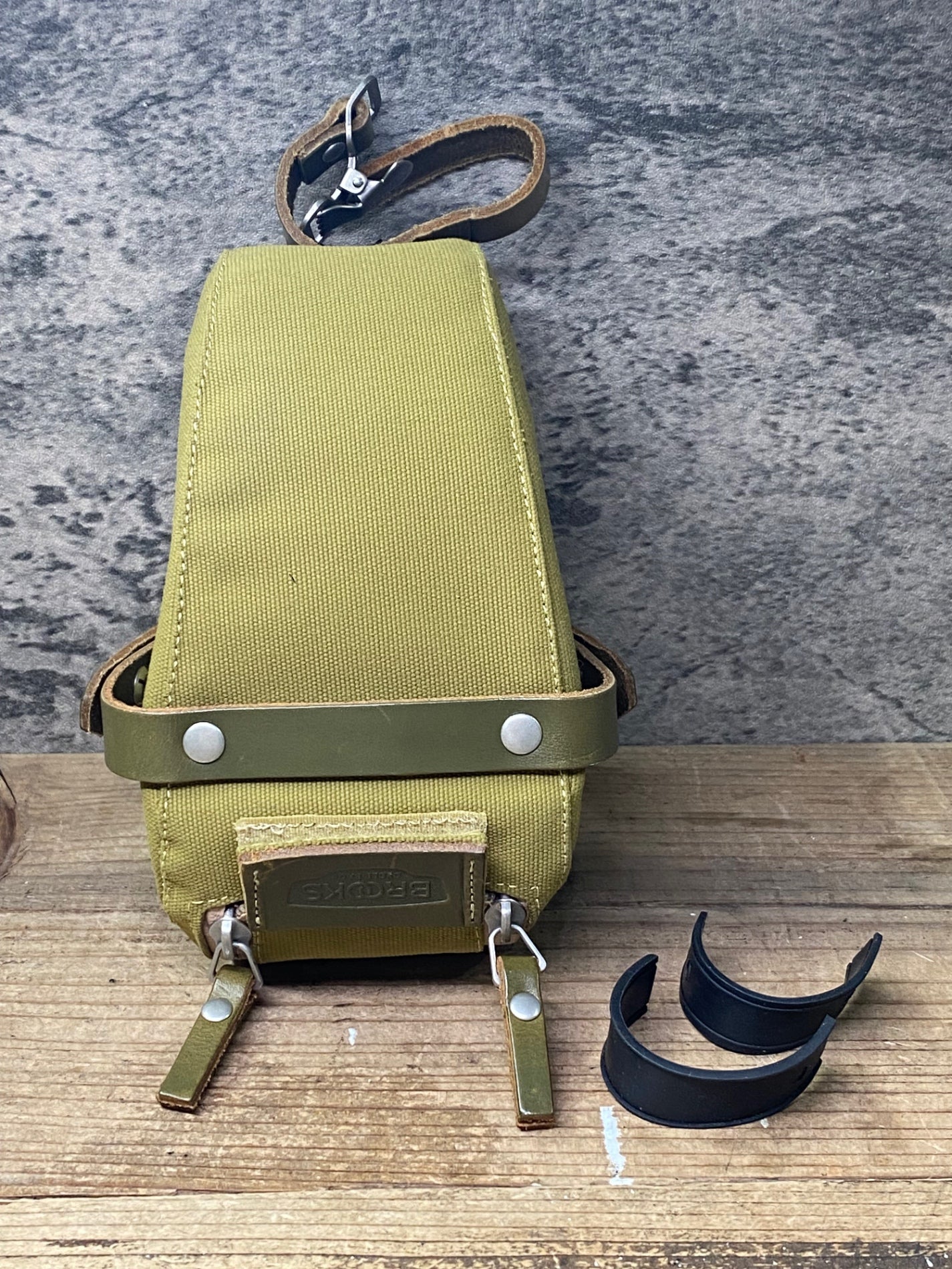 JC532 ブルックス BROOKS ISLE OF WIGHT SADDLE BAG サドルバッグ OLIVE Sサイズ 0.8L
