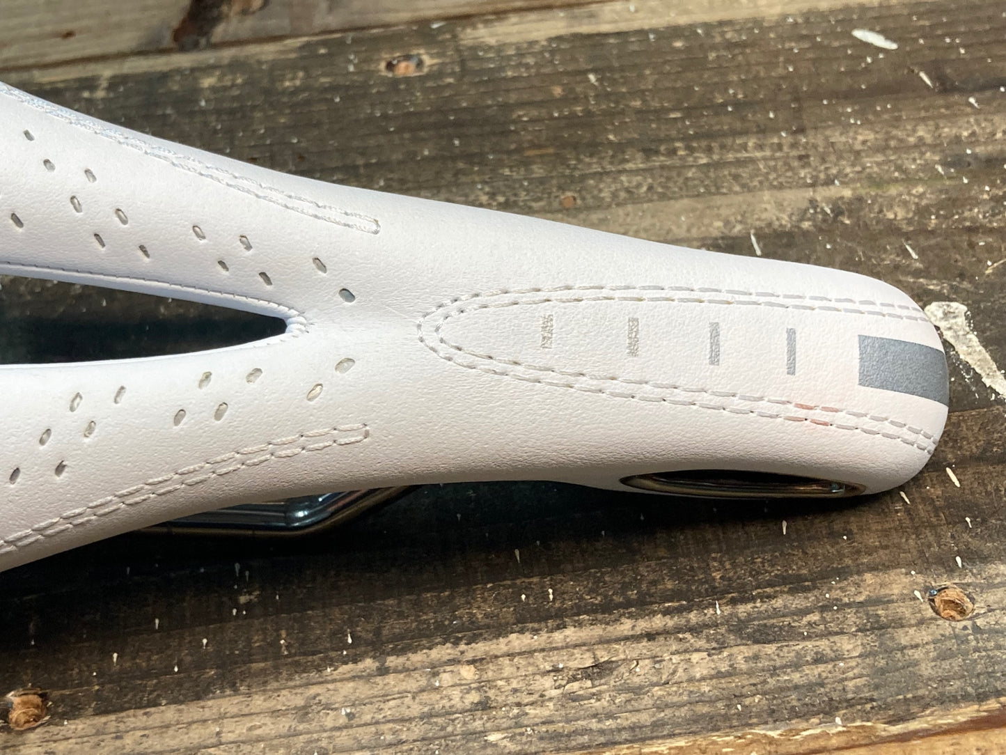 IP823 セライタリア selle italia フライト FLITE GEL FLOW TI316レール 白
