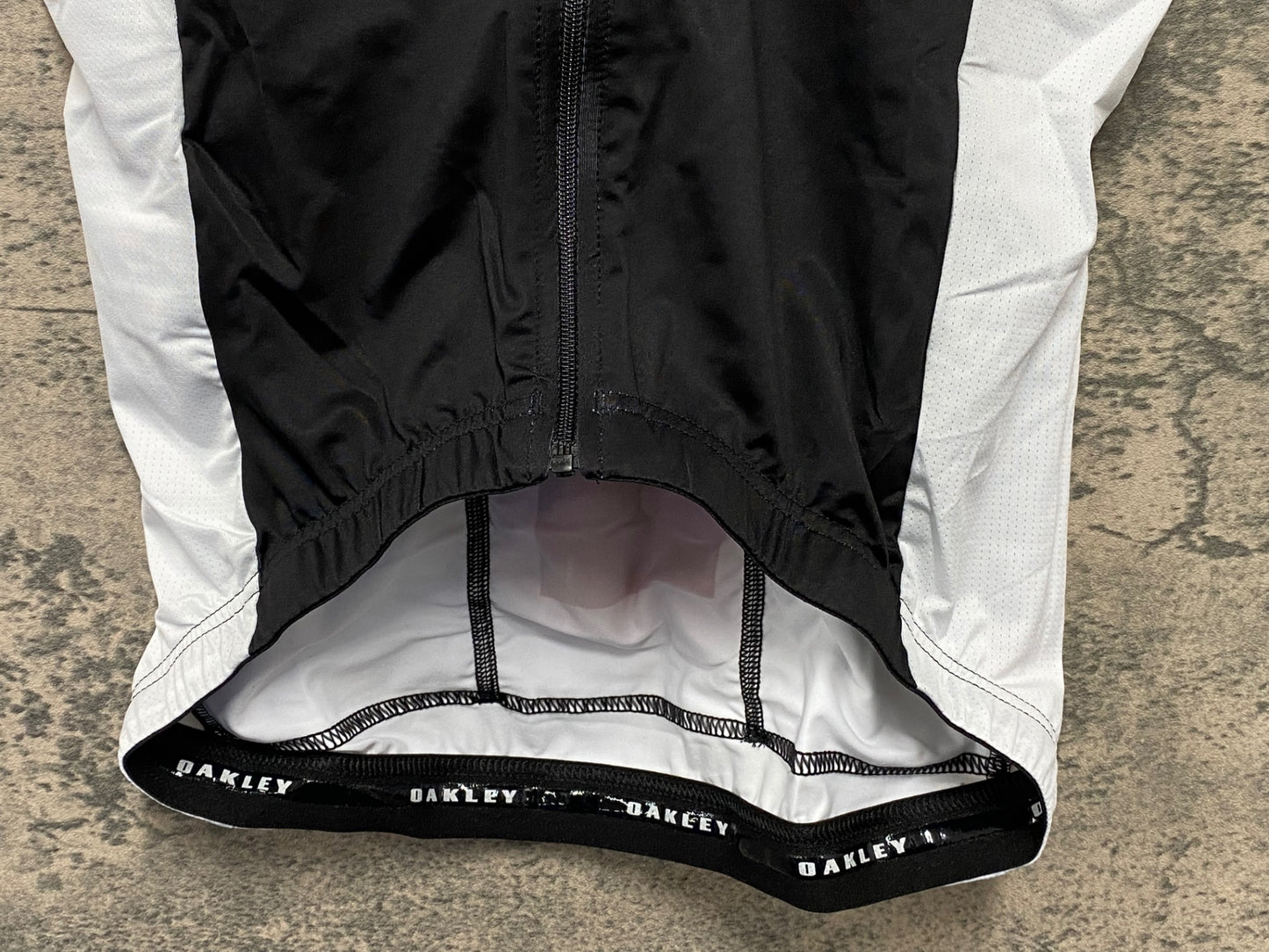 IY881 オークリー OAKLEY 半袖 サイクルジャージ 白黒赤 S