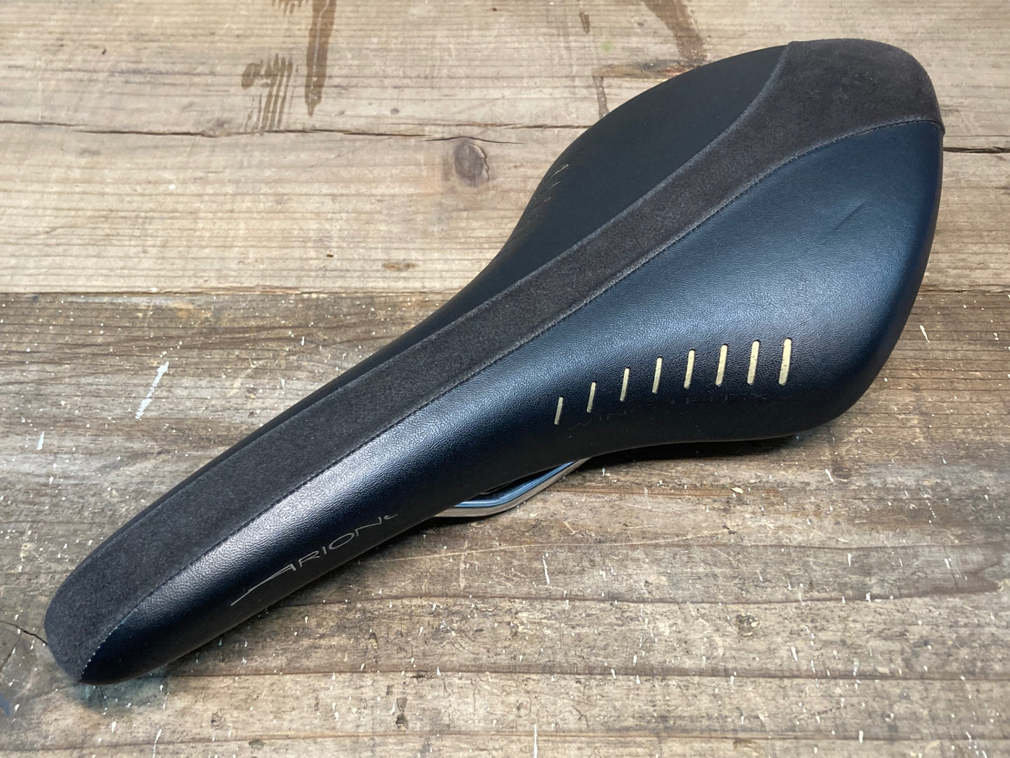 IQ017 フィジーク fizik アリオネ ARIONE サドル 黒 KIUMレール