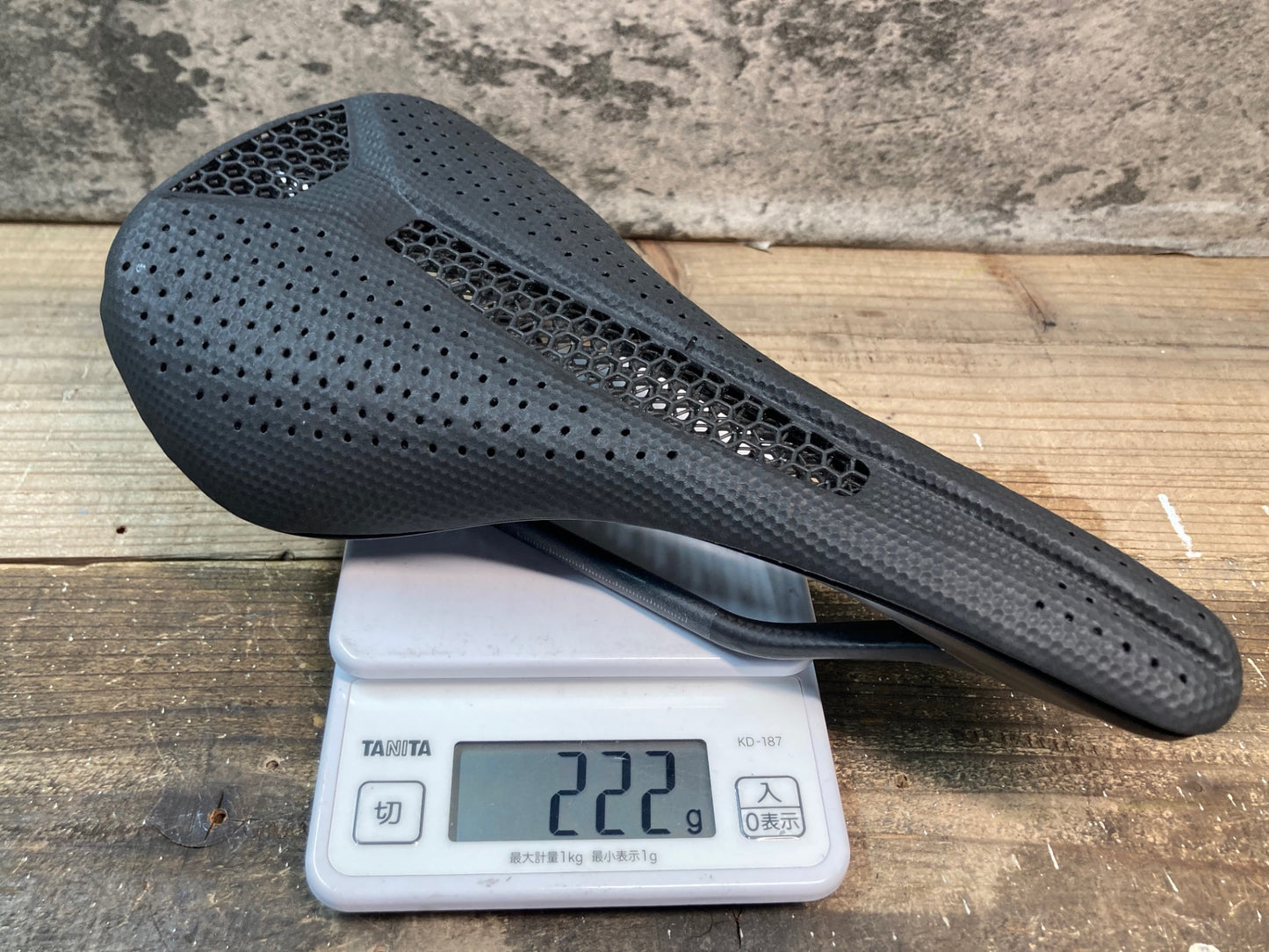 IR710 スペシャライズド SPECIALIZED PHENOM MIRROR サドル 黒 143mm カーボンレール