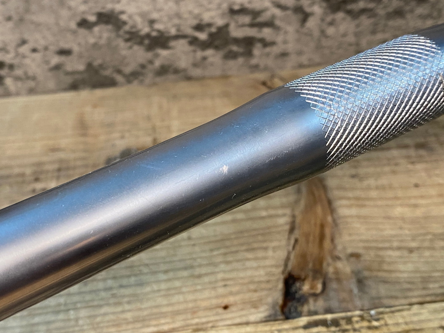 HW396 リベンデル RIVENDELL トスコバー tosco bar プロムナードハンドル 25.4 幅600mm(C-C エンド部)