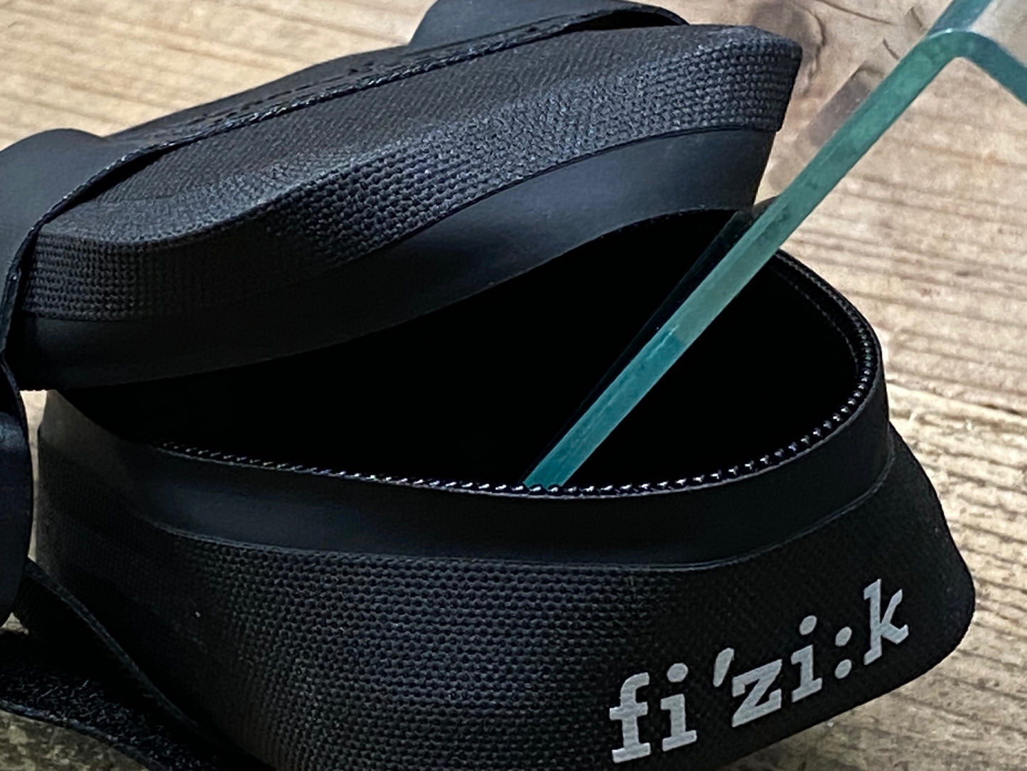 JA302 フィジーク fizik サドルバッグ 黒