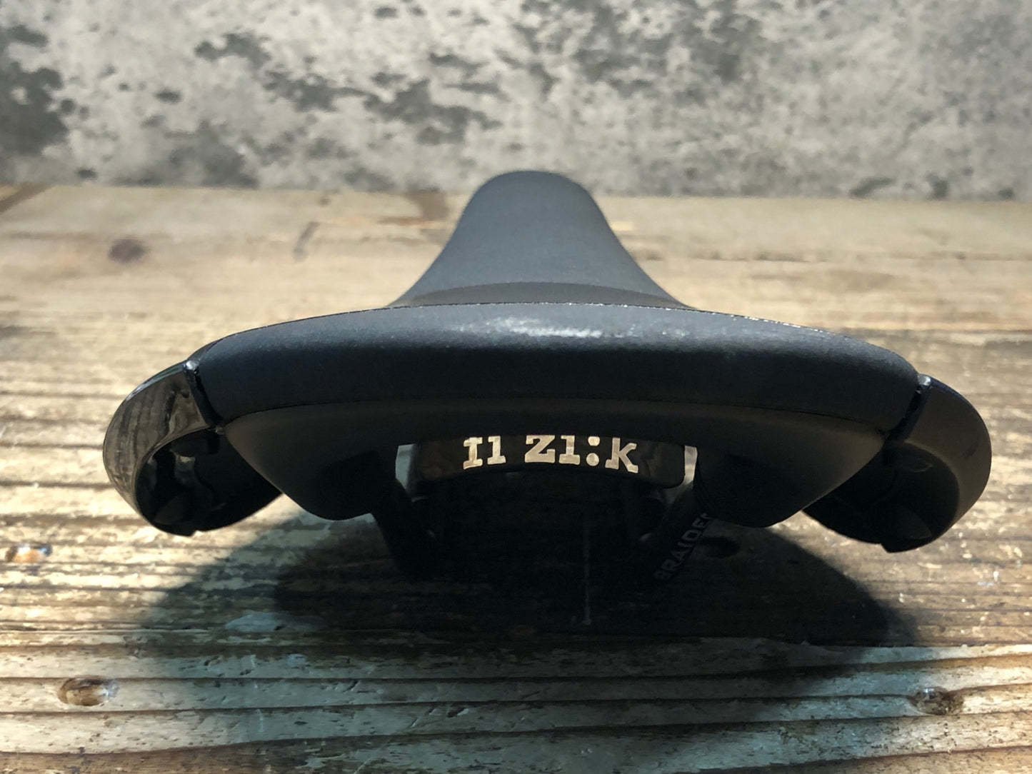 JA233 フィジーク fizik アリアンテ ALIANTE R1 サドル 黒 136mm BRAIDE カーボンレール
