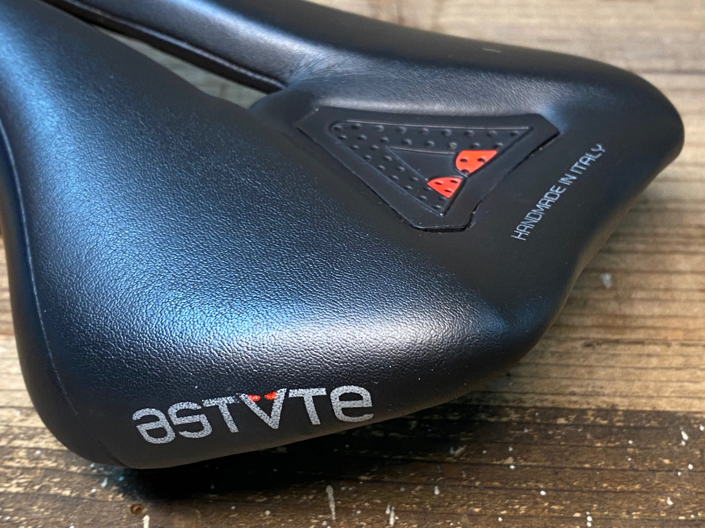 IY717 アスチュート ASTVTE SUN VT サドル 黒 TITANVレール 実測140mm