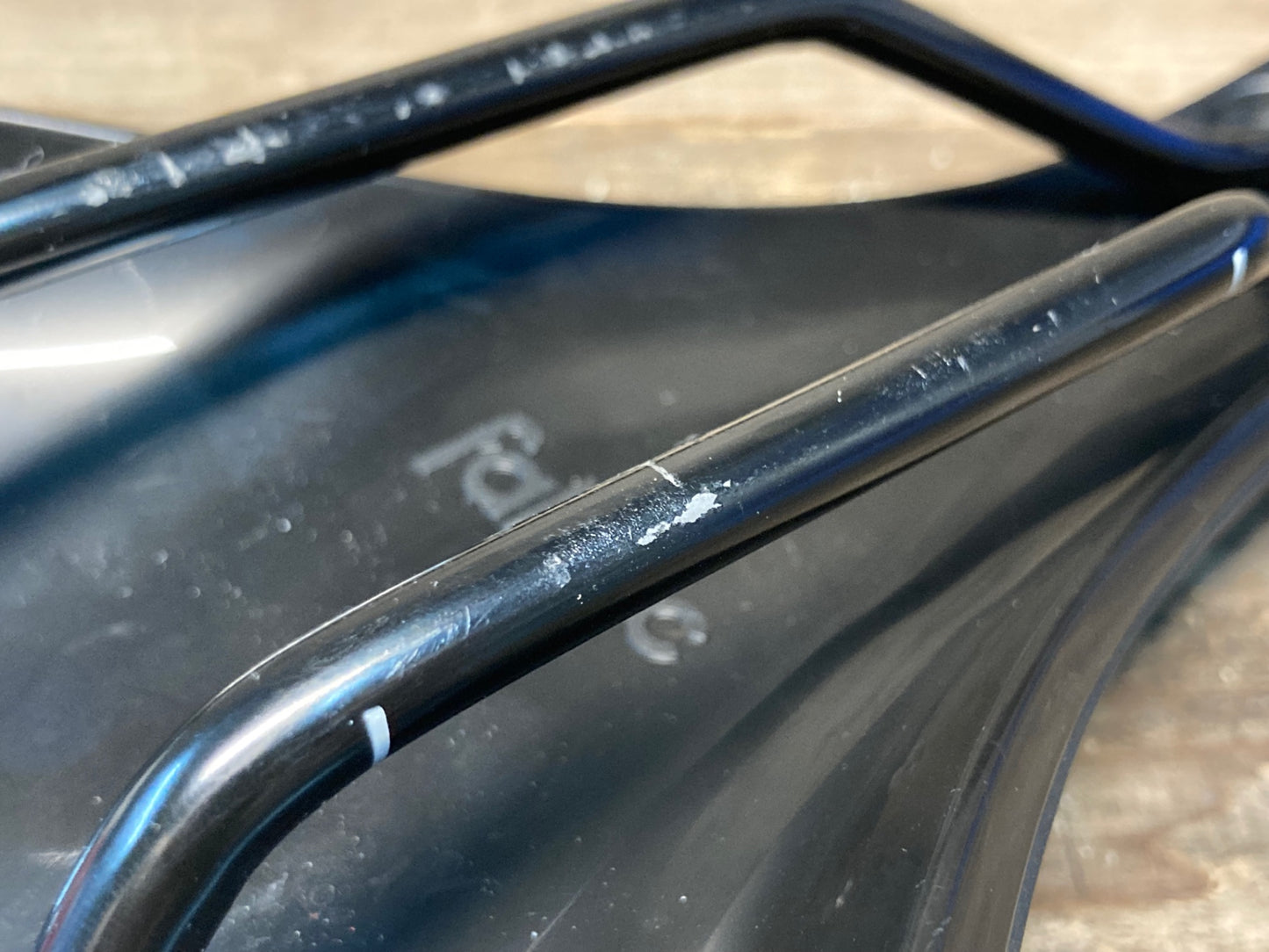 IP691 ファブリック fabric Scoop Sport Radius サドル 黒 スチールレール
