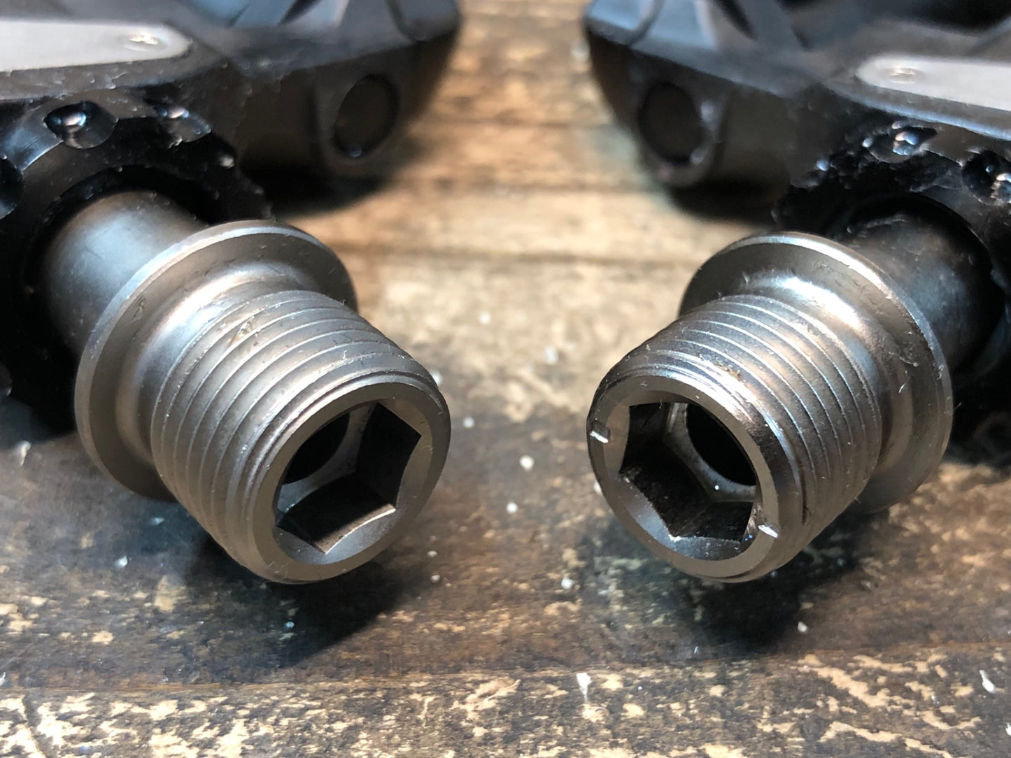 IW052 シマノ SHIMANO 105 PD-R7000 ビンディングペダル SPD-SL