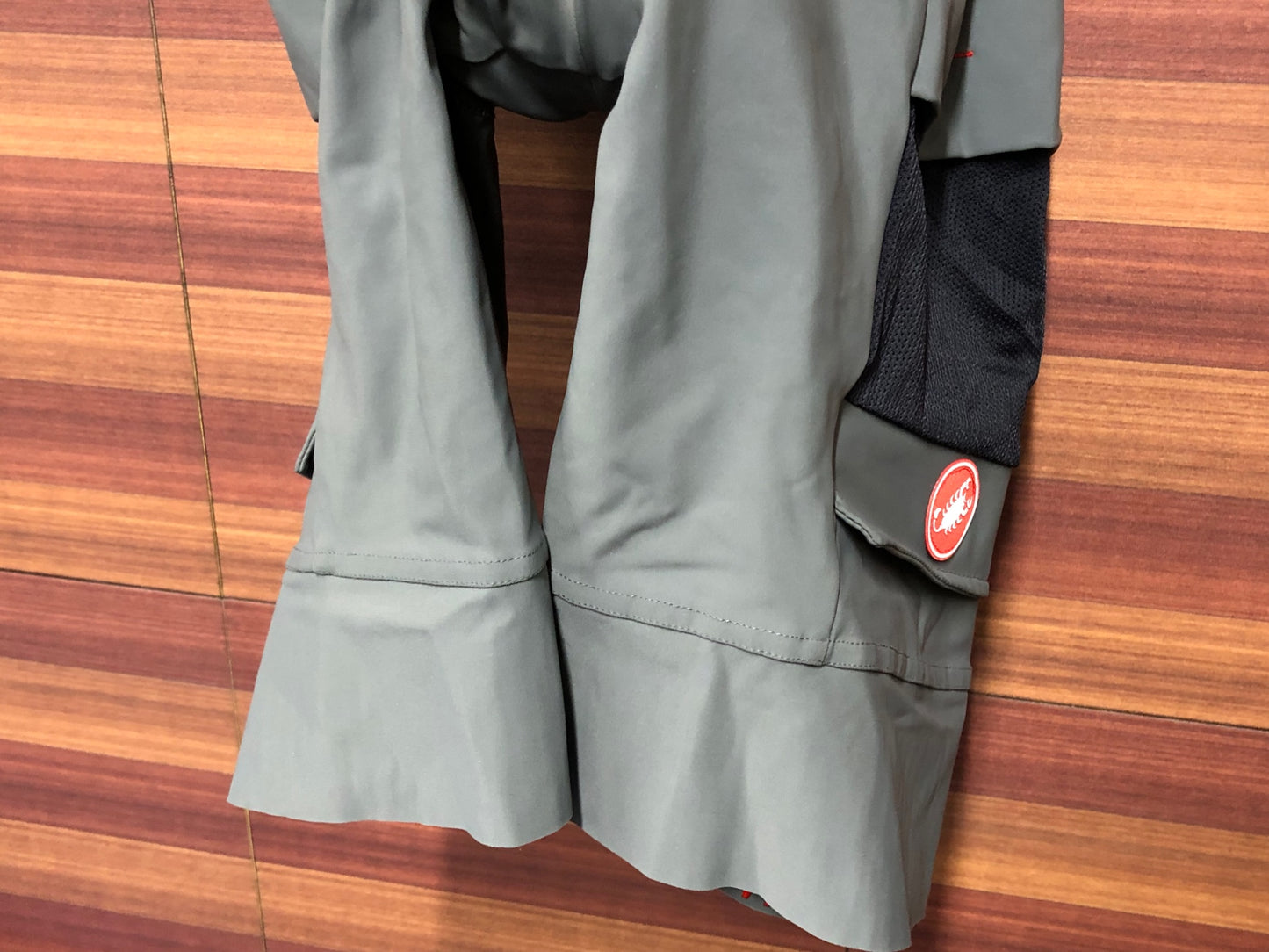 IL526 カステリ CASTELLI ビブショーツ カーキ XL