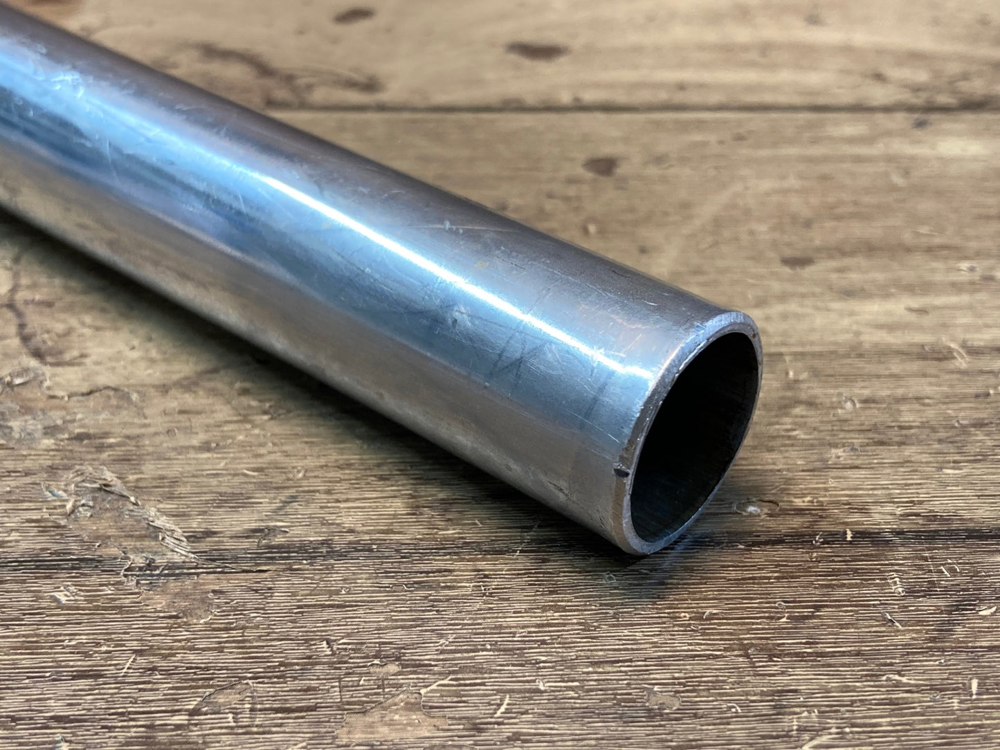 IL929 3ttt フラットバー フラットハンドル ライザーバー Φ26.0 外-外500mm