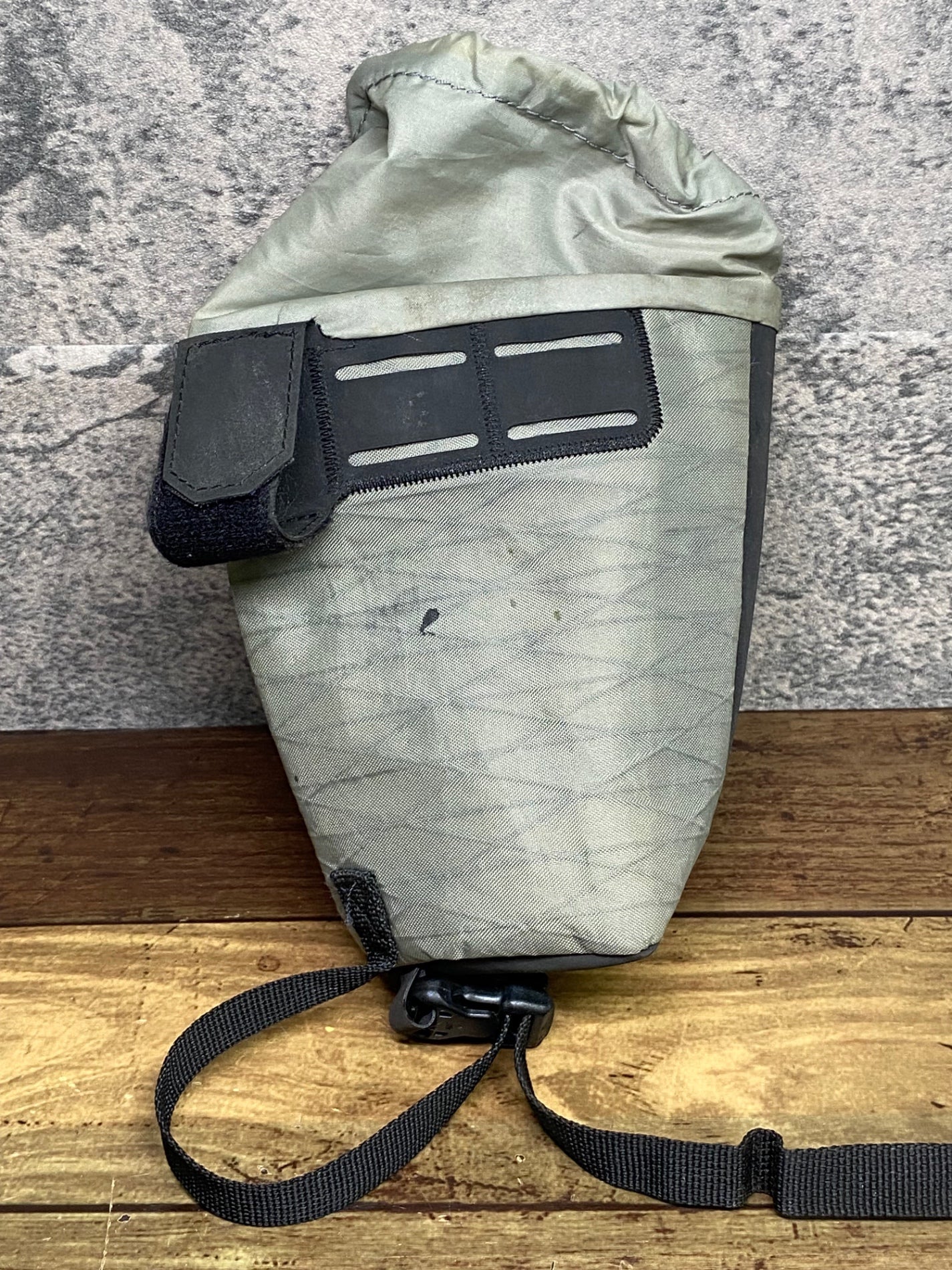 JA608 アピデュラ APIDURA Backcountry Food Pouch ハンドルバッグ グレー