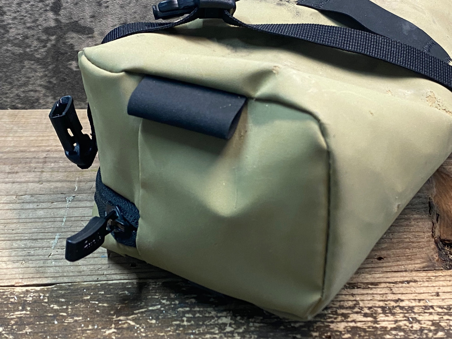 IZ166 ラファ Rapha Bar Bag ハンドルバーバッグ カーキ